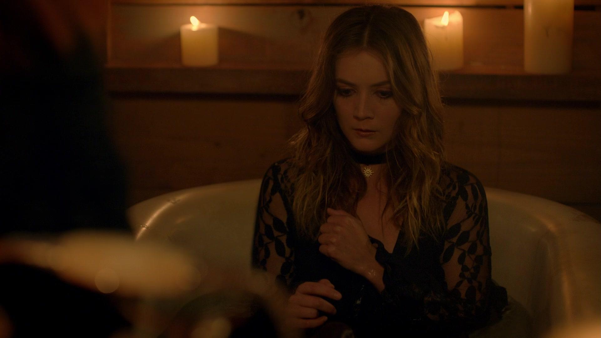 American_Horror_Story_S08E09_Fire_and_Reign_1080p_3465.jpg