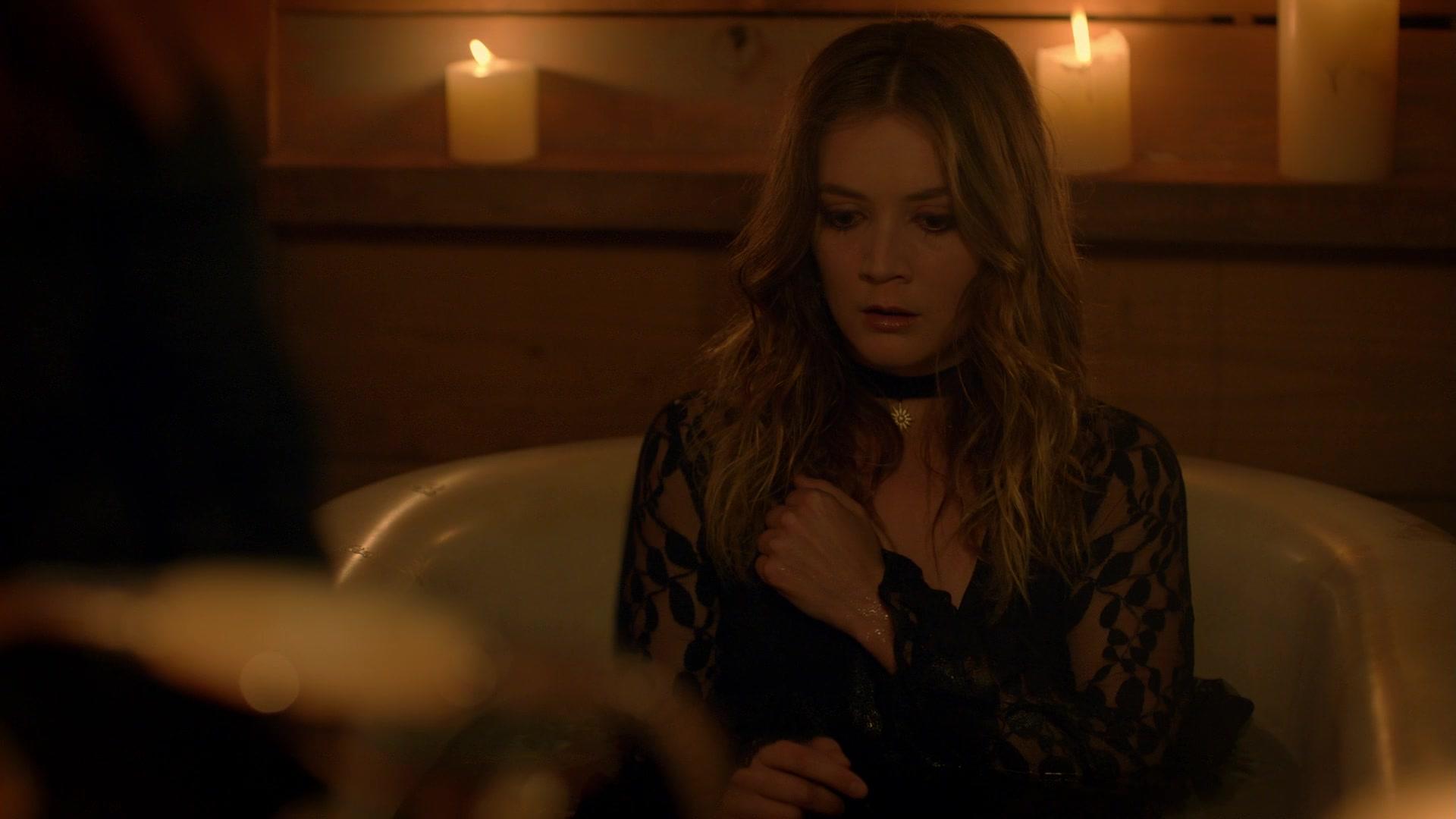 American_Horror_Story_S08E09_Fire_and_Reign_1080p_3468.jpg