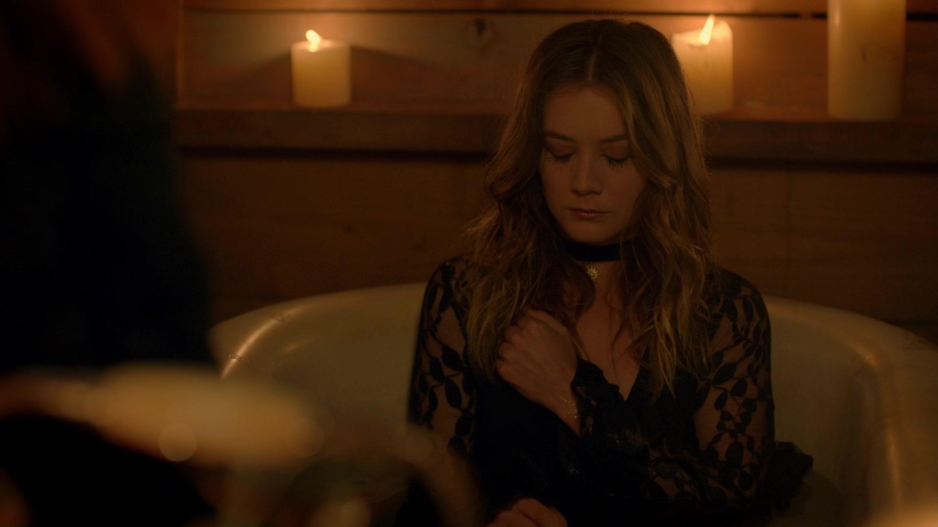 American_Horror_Story_S08E09_Fire_and_Reign_1080p_3473.jpg