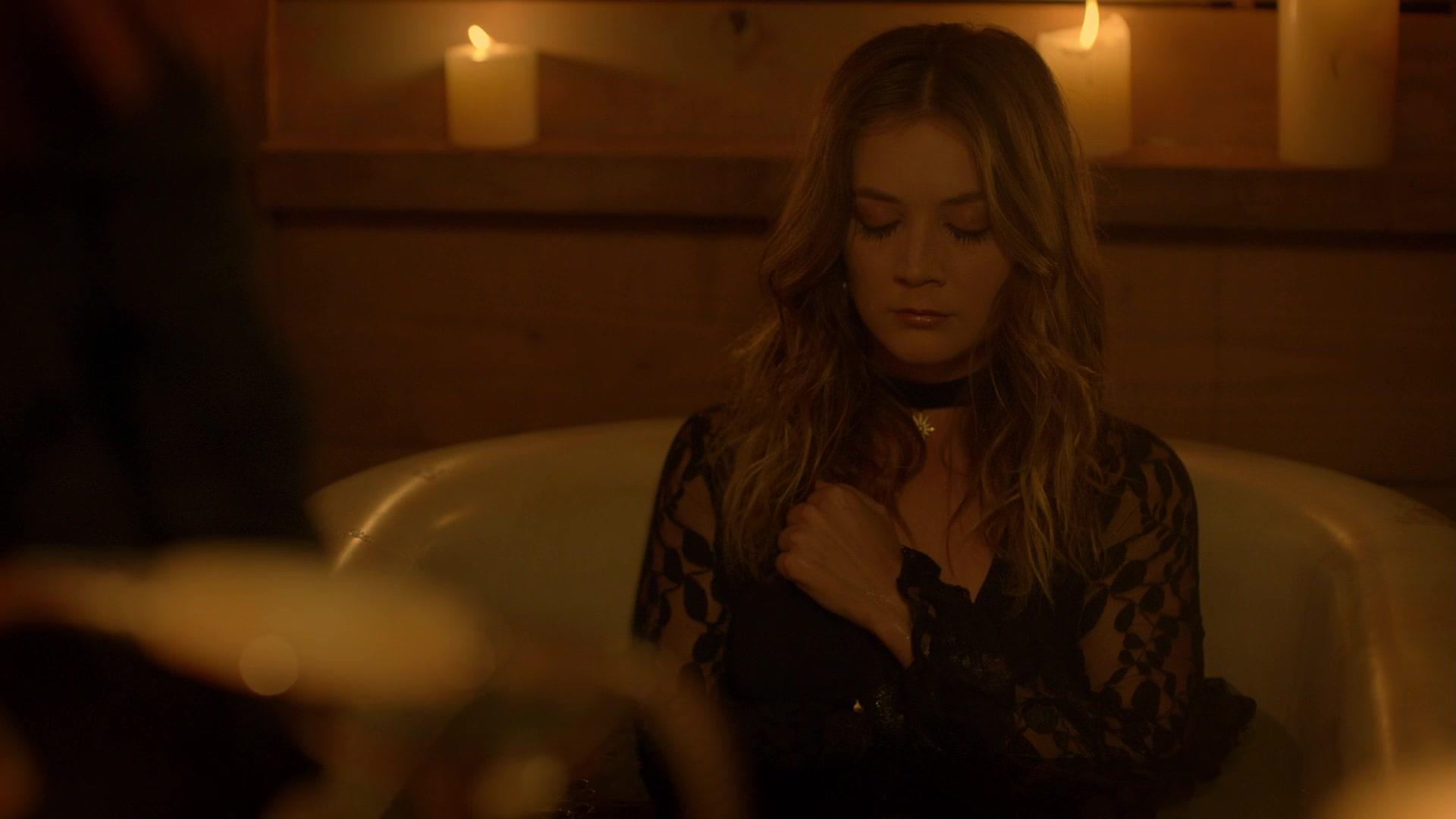 American_Horror_Story_S08E09_Fire_and_Reign_1080p_3484.jpg