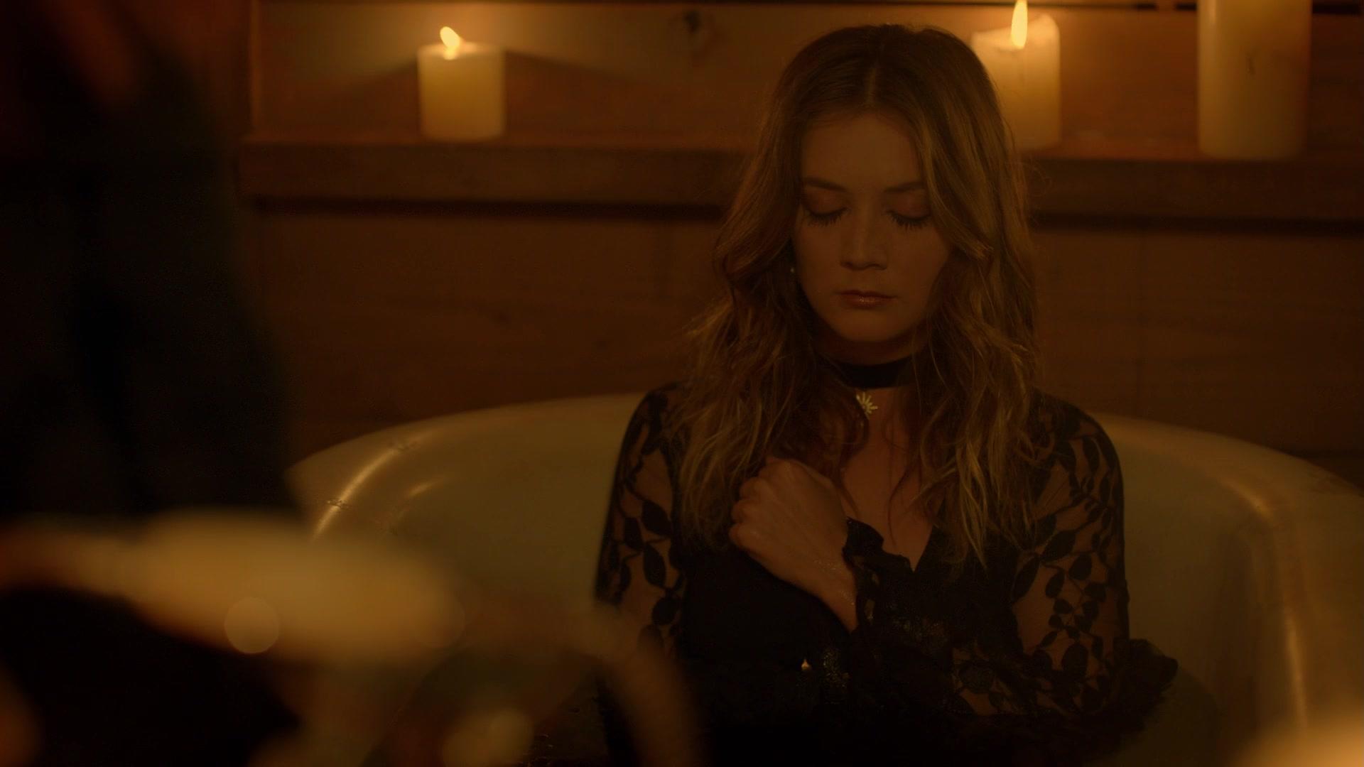 American_Horror_Story_S08E09_Fire_and_Reign_1080p_3485.jpg