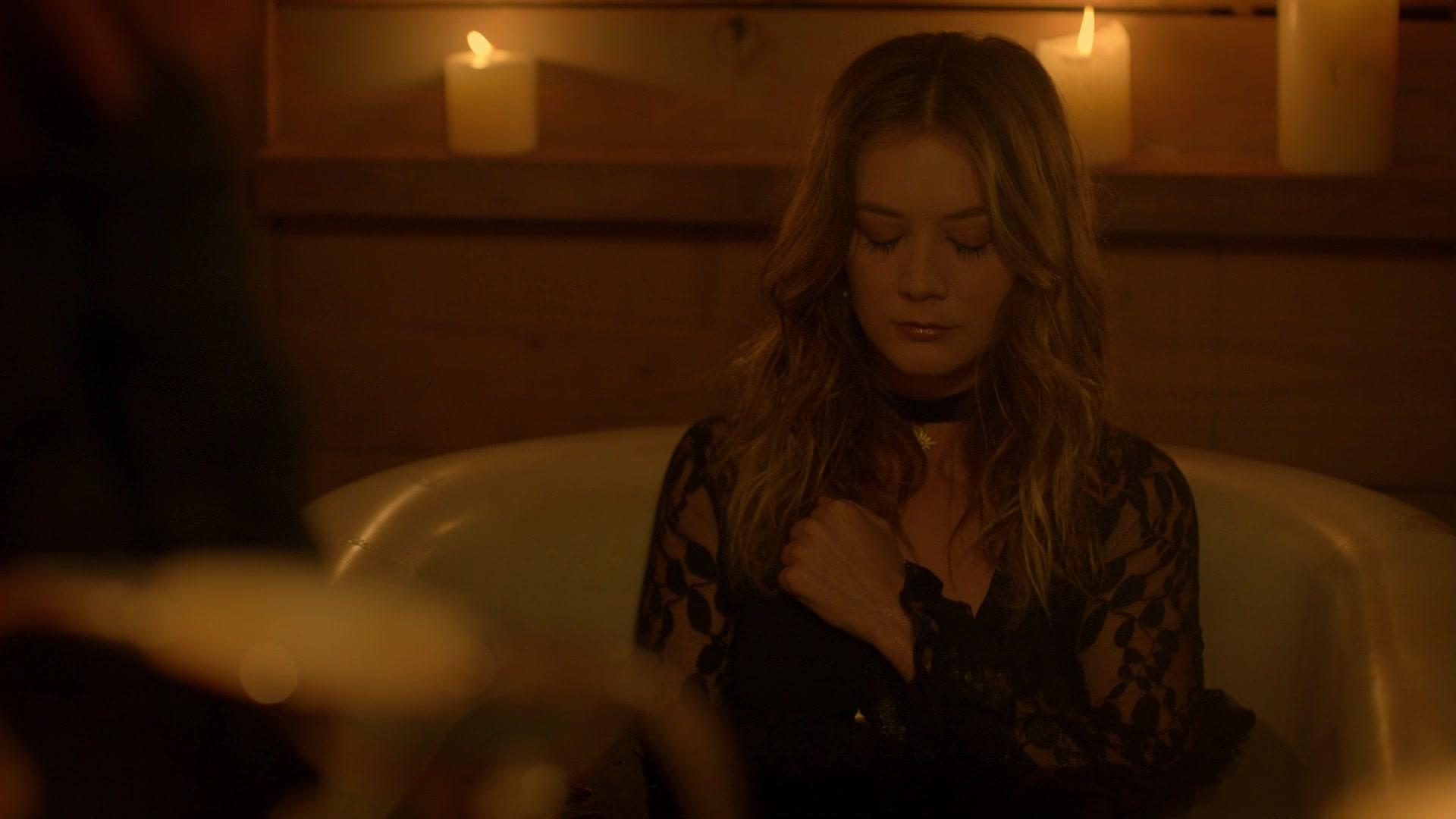 American_Horror_Story_S08E09_Fire_and_Reign_1080p_3487.jpg