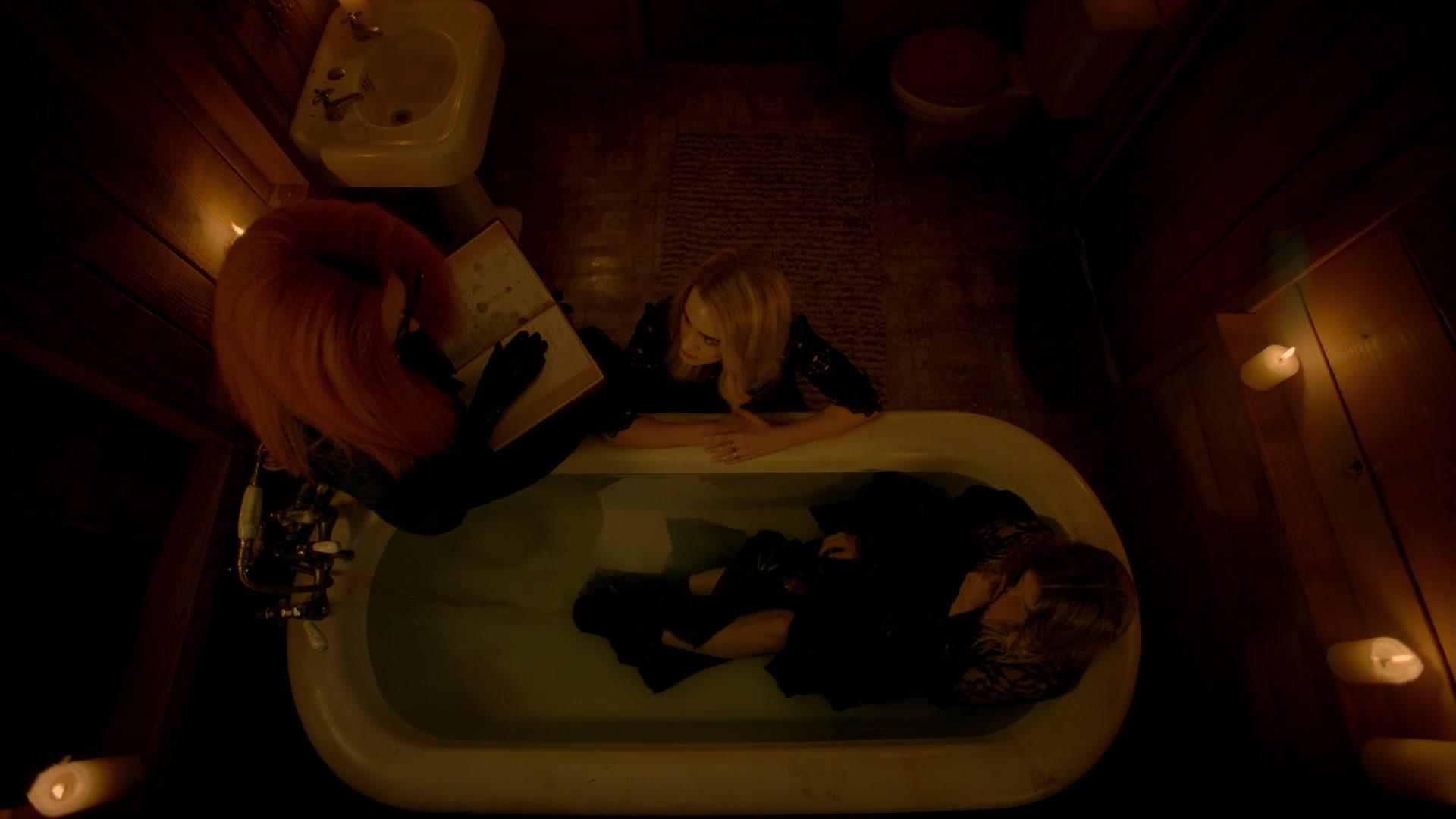 American_Horror_Story_S08E09_Fire_and_Reign_1080p_3522.jpg American_Horror_Story_S08E09_Fire_and_Reign_1080p_3522.jpg
