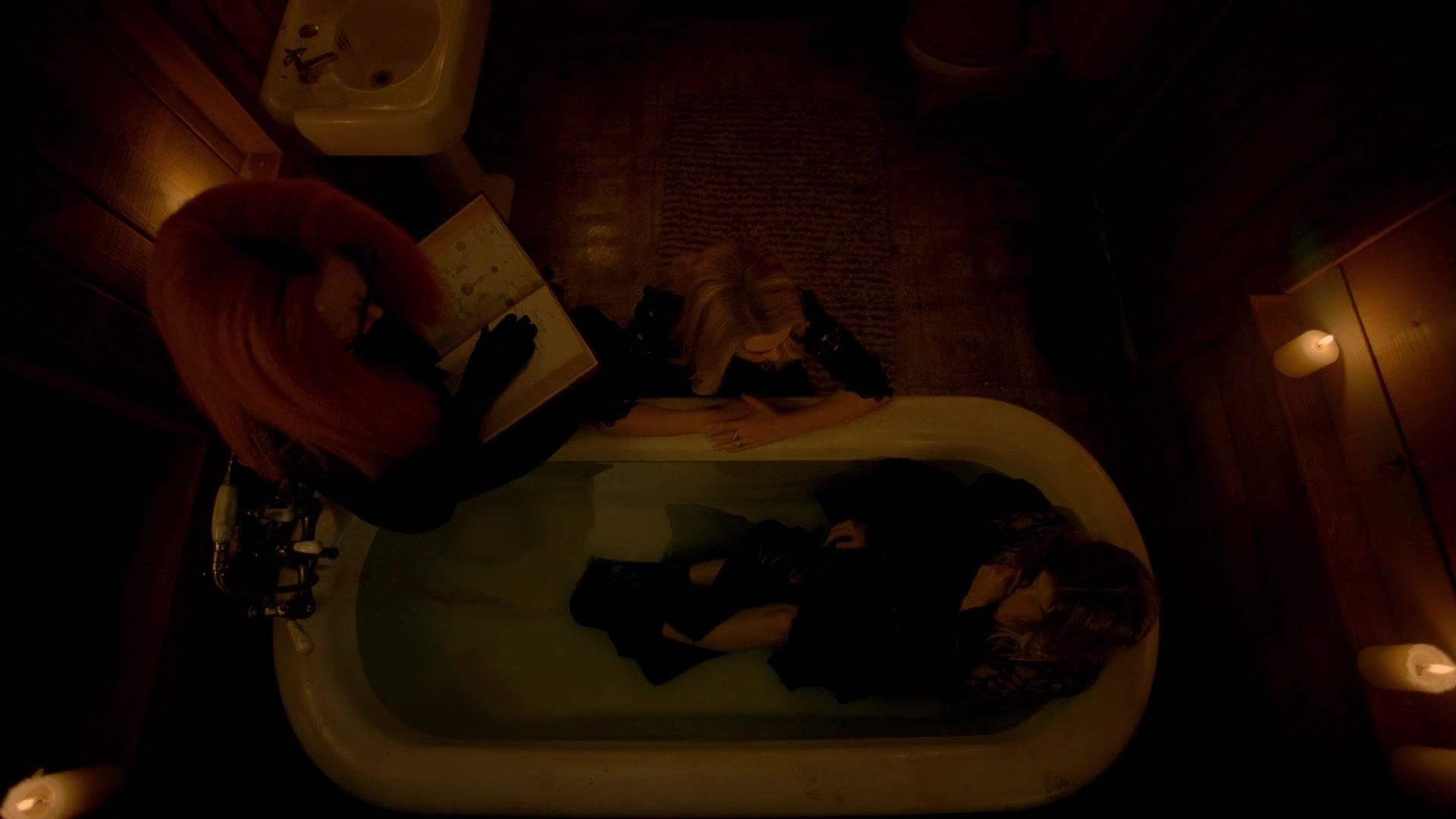 American_Horror_Story_S08E09_Fire_and_Reign_1080p_3533.jpg