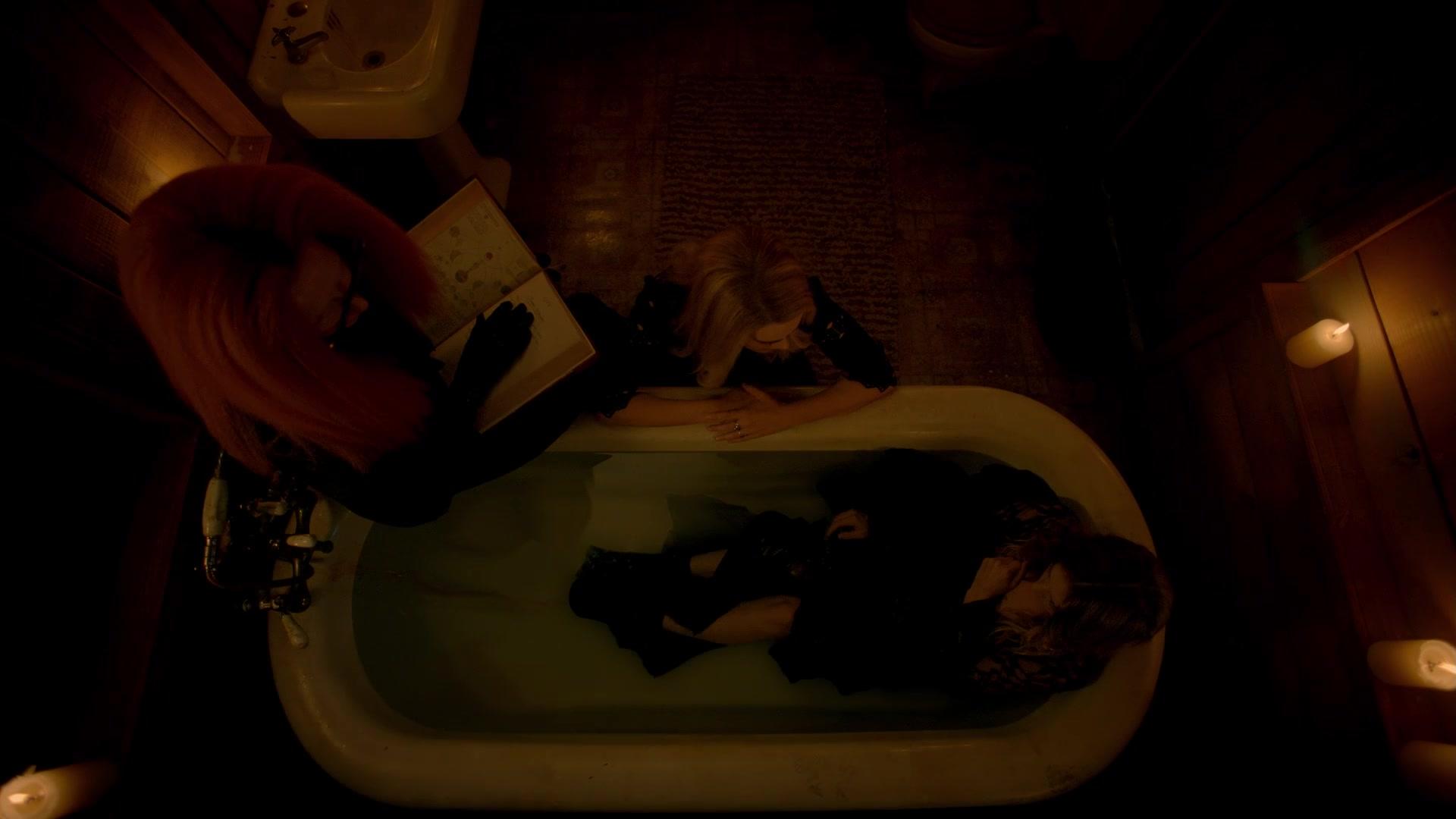 American_Horror_Story_S08E09_Fire_and_Reign_1080p_3537.jpg