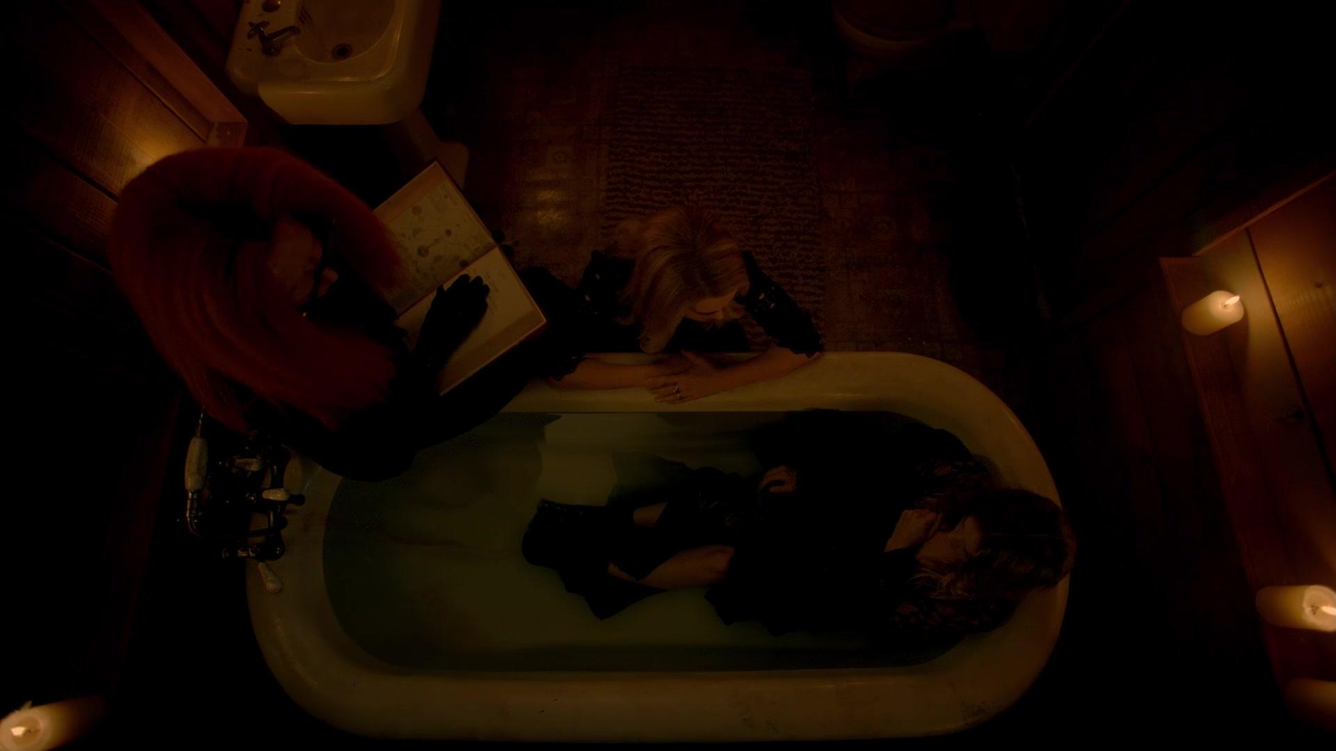 American_Horror_Story_S08E09_Fire_and_Reign_1080p_3538.jpg