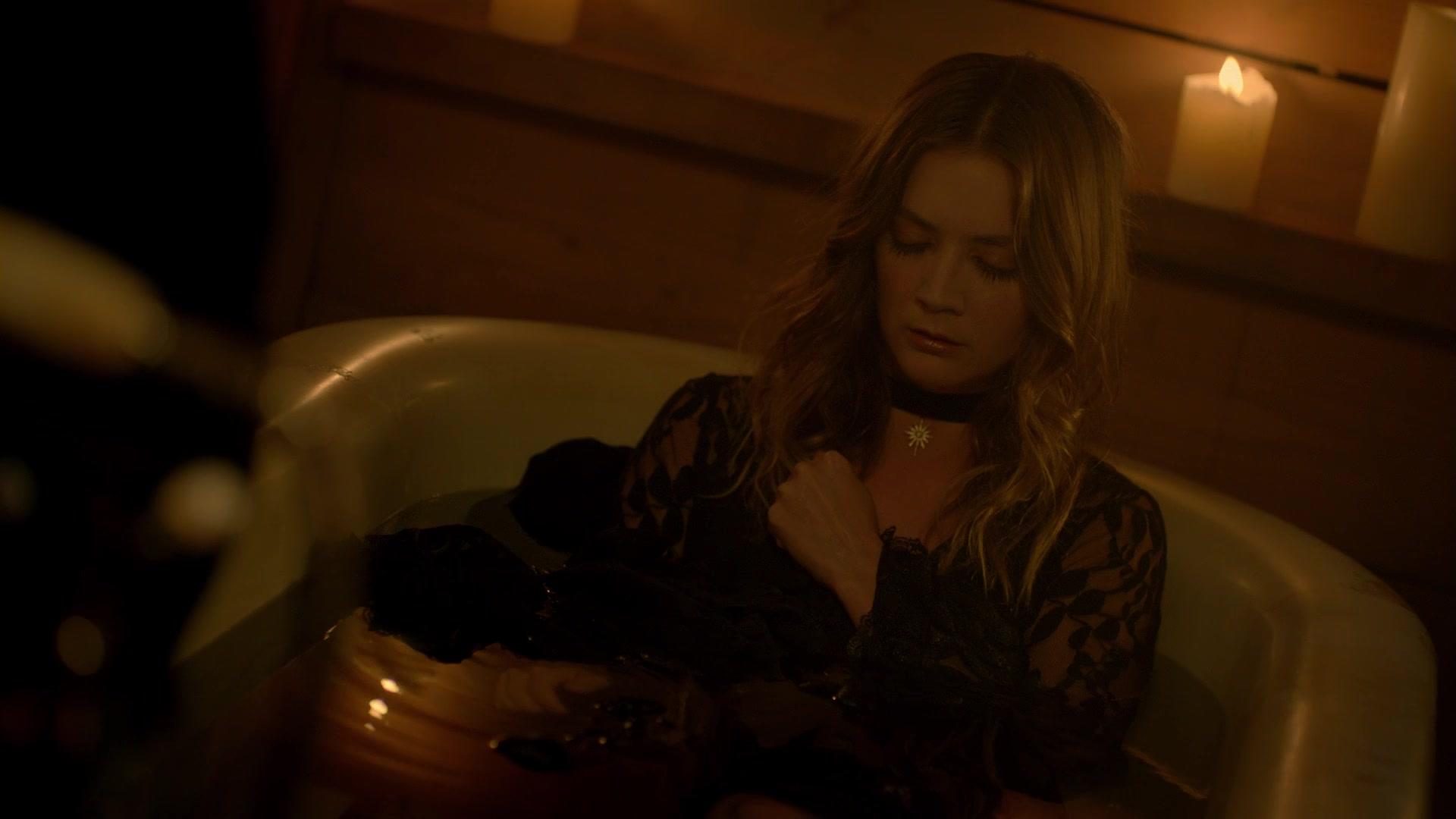 American_Horror_Story_S08E09_Fire_and_Reign_1080p_3544.jpg