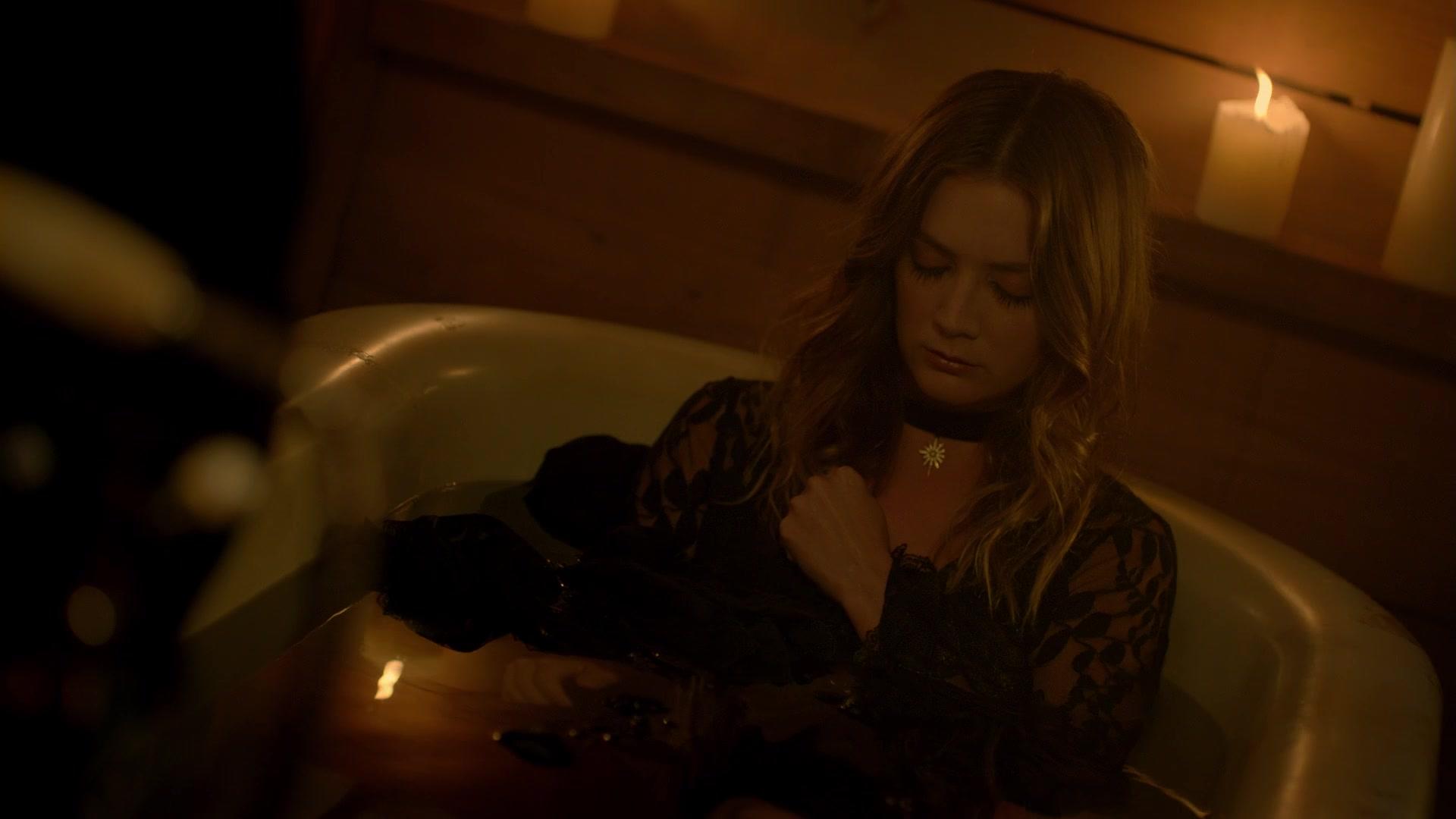 American_Horror_Story_S08E09_Fire_and_Reign_1080p_3548.jpg