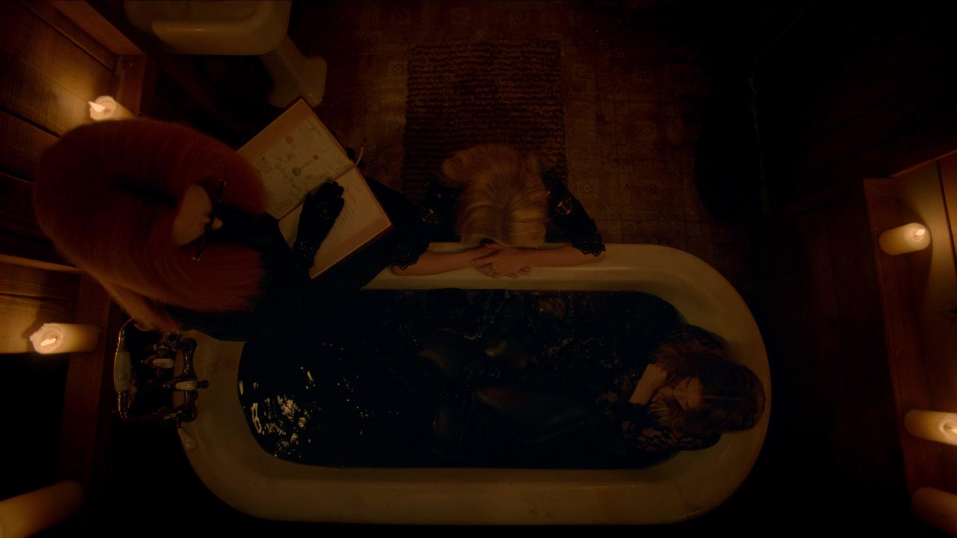 American_Horror_Story_S08E09_Fire_and_Reign_1080p_3583.jpg