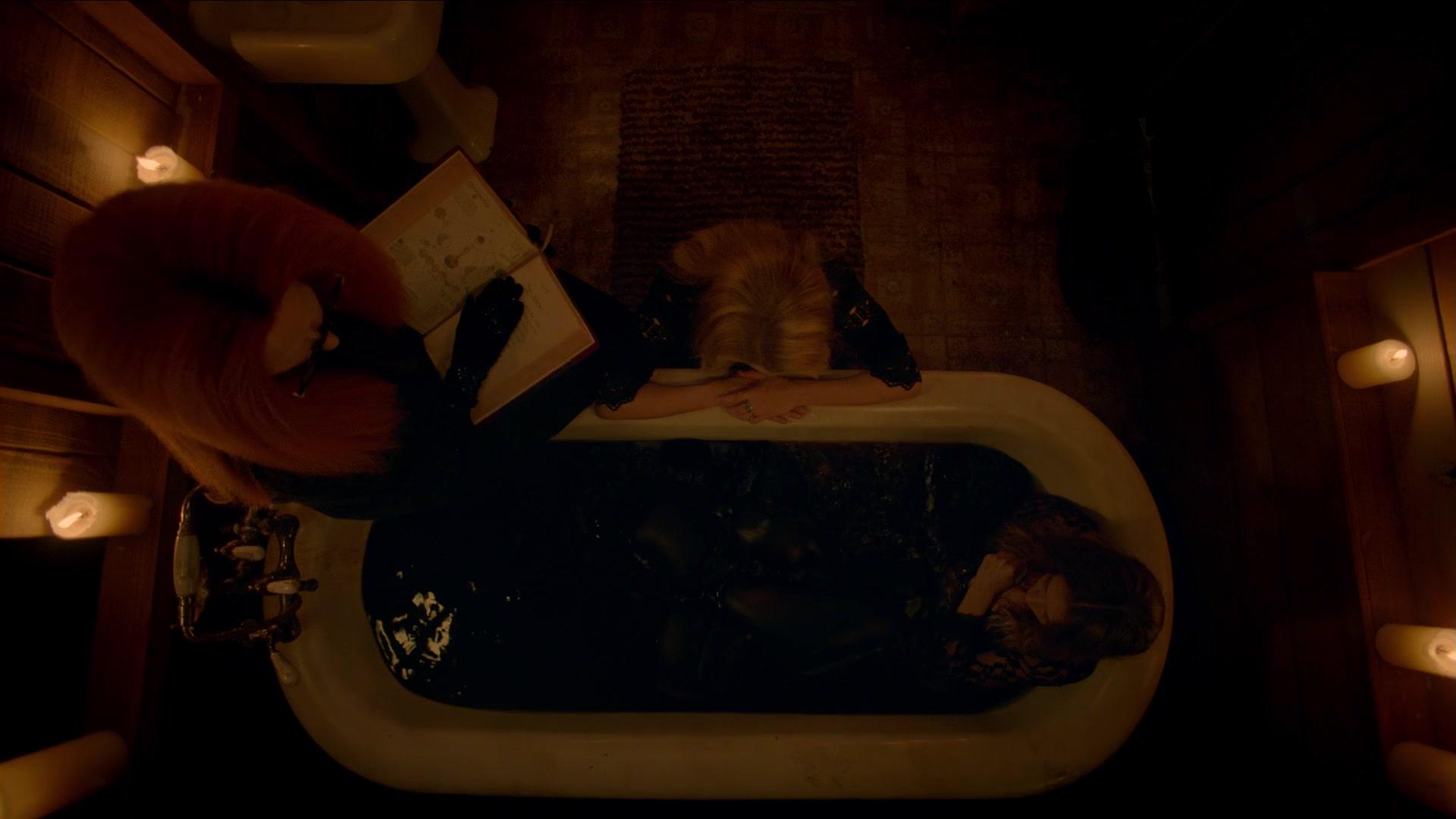 American_Horror_Story_S08E09_Fire_and_Reign_1080p_3584.jpg