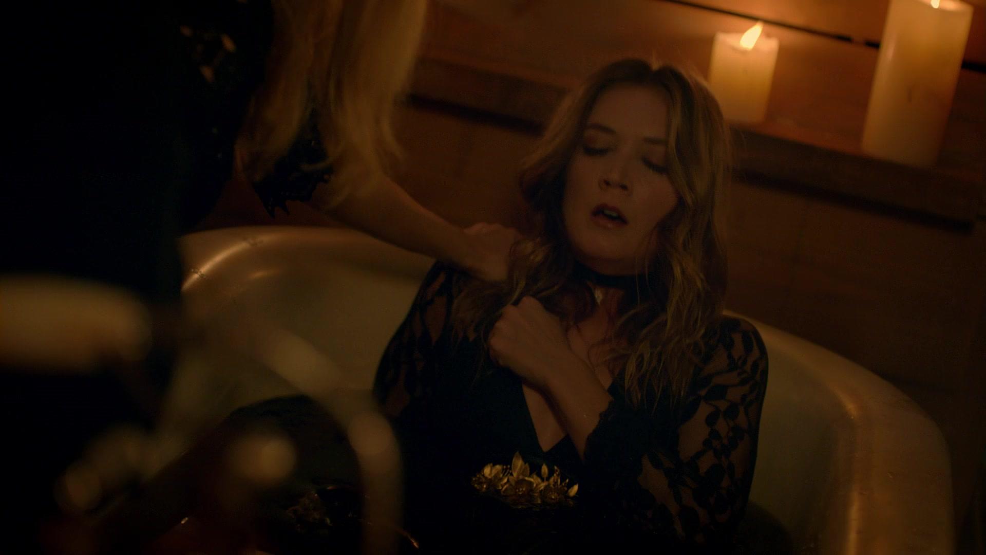 American_Horror_Story_S08E09_Fire_and_Reign_1080p_3593.jpg