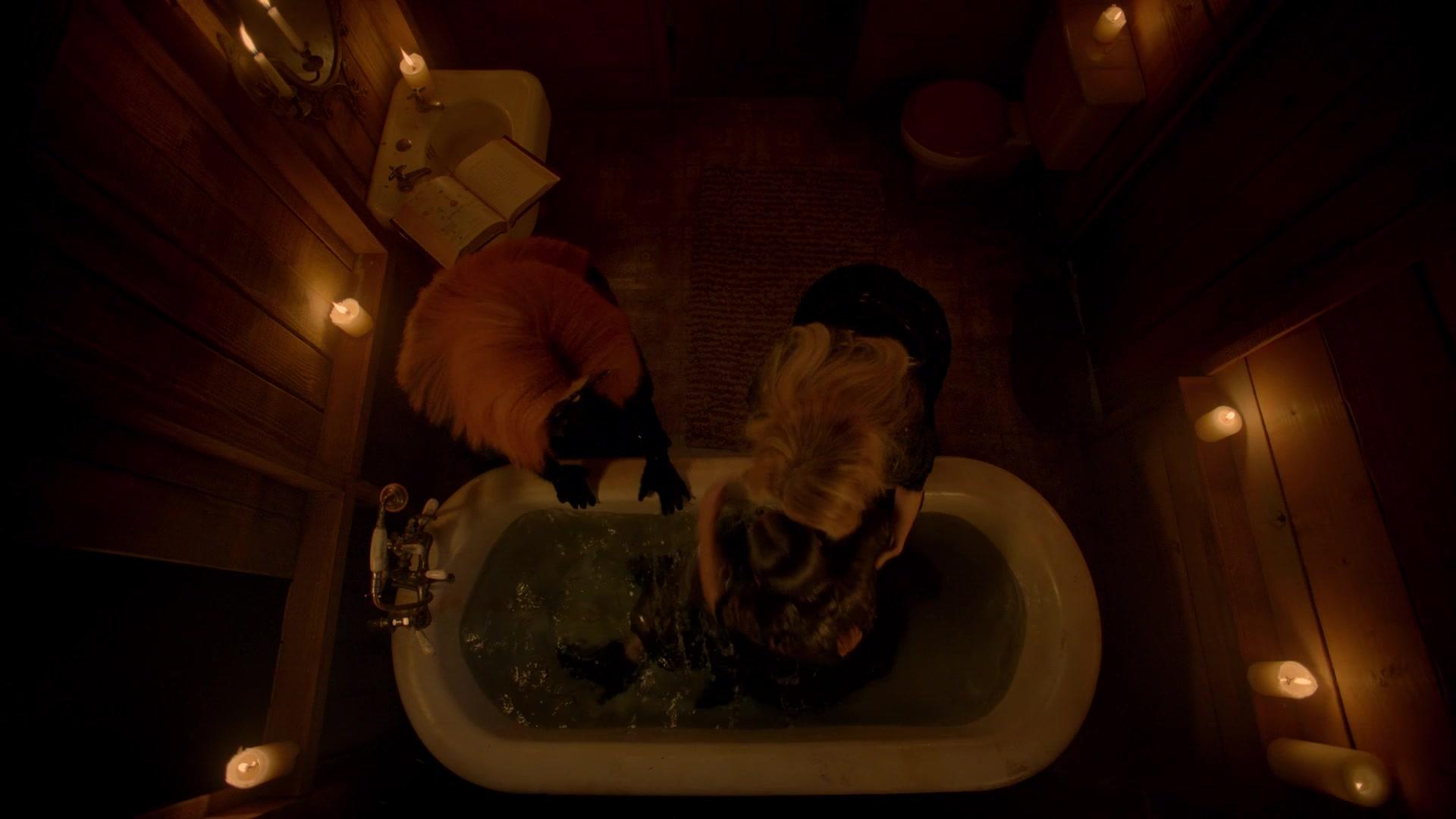 American_Horror_Story_S08E09_Fire_and_Reign_1080p_3748.jpg