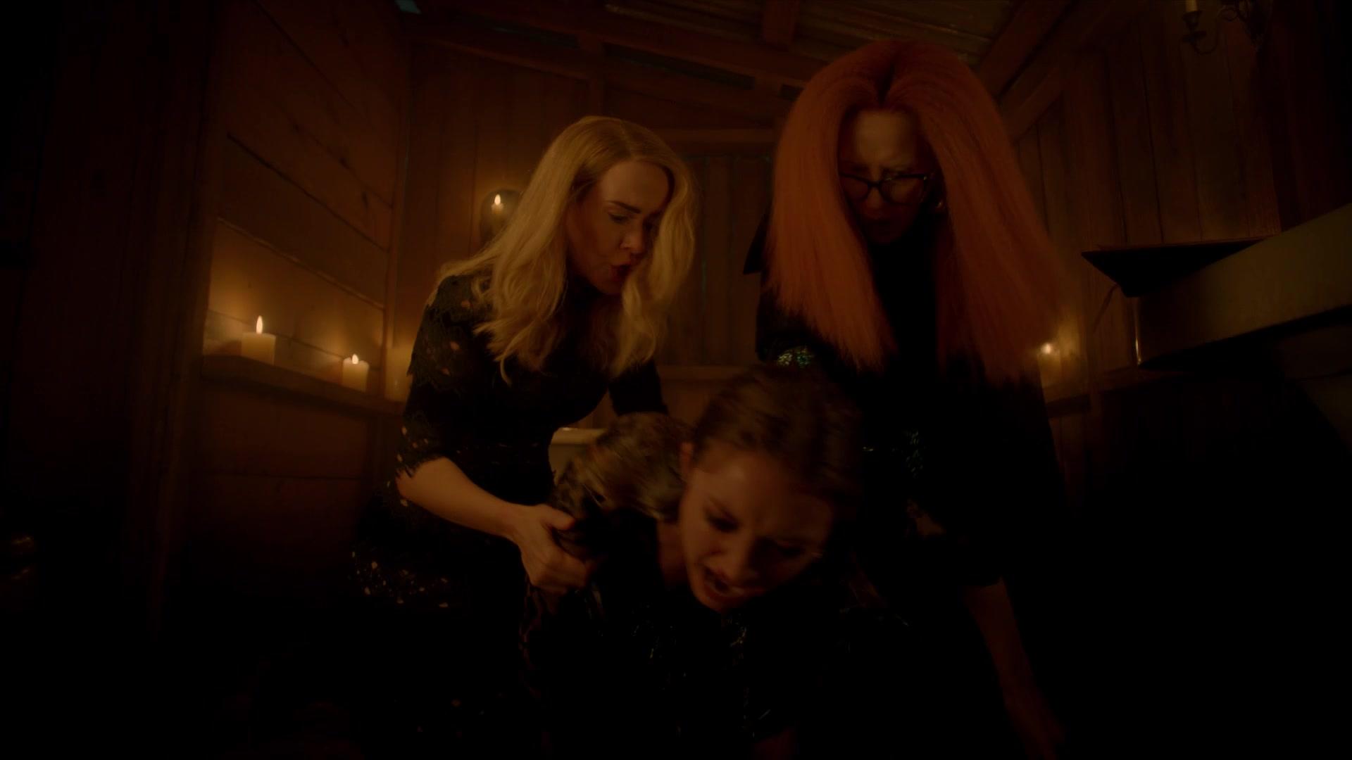 American_Horror_Story_S08E09_Fire_and_Reign_1080p_3756.jpg