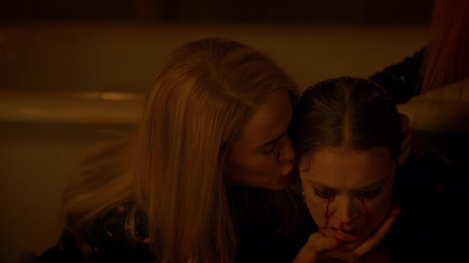 American_Horror_Story_S08E09_Fire_and_Reign_1080p_3771.jpg