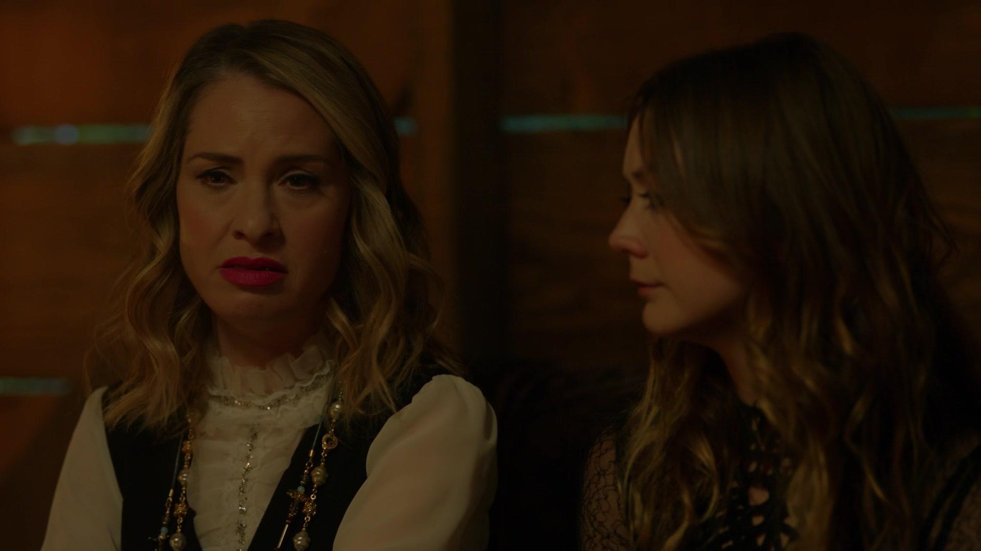 American_Horror_Story_S08E10_Apocalypse_Then_1080p_0791.jpg