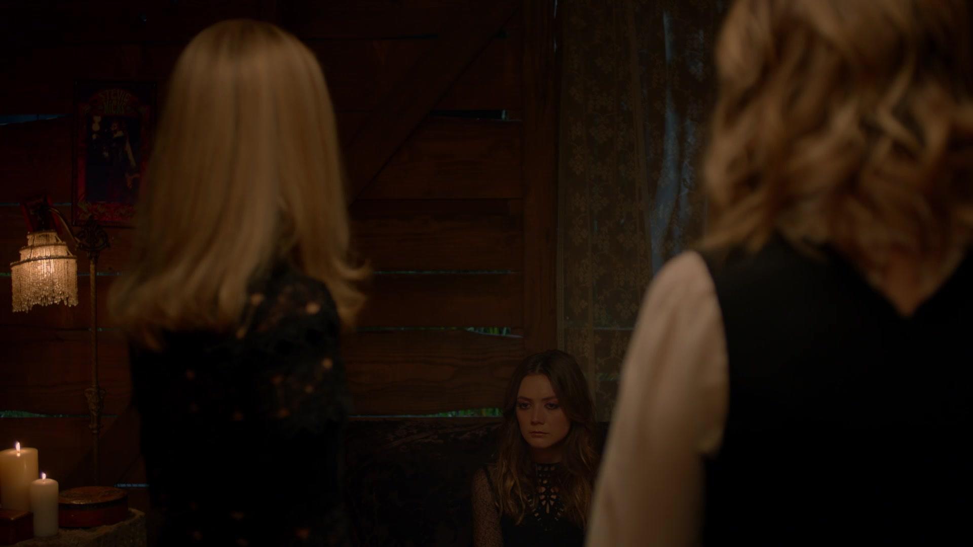 American_Horror_Story_S08E10_Apocalypse_Then_1080p_0911.jpg