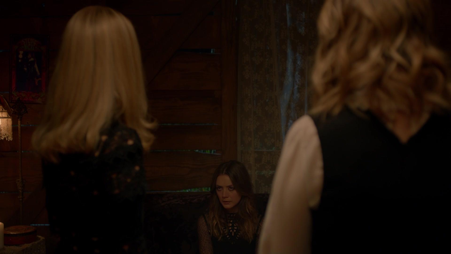 American_Horror_Story_S08E10_Apocalypse_Then_1080p_0916.jpg