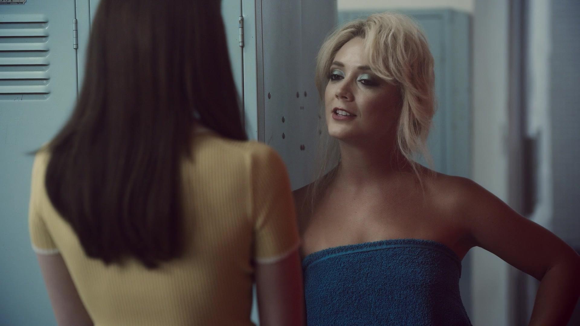 American_Horror_Story_S09E01_Camp_Redwood_1080p_0927.jpg