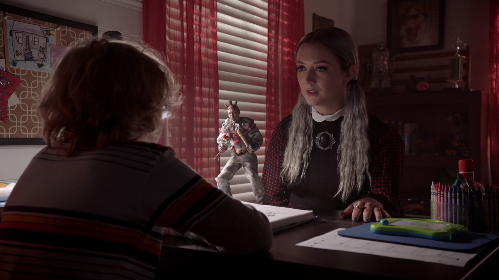 American_Horror_Story_S07_E02_Don_t_BeAfraid_of_the_Dark_1080p_BluRay_001660.jpg
