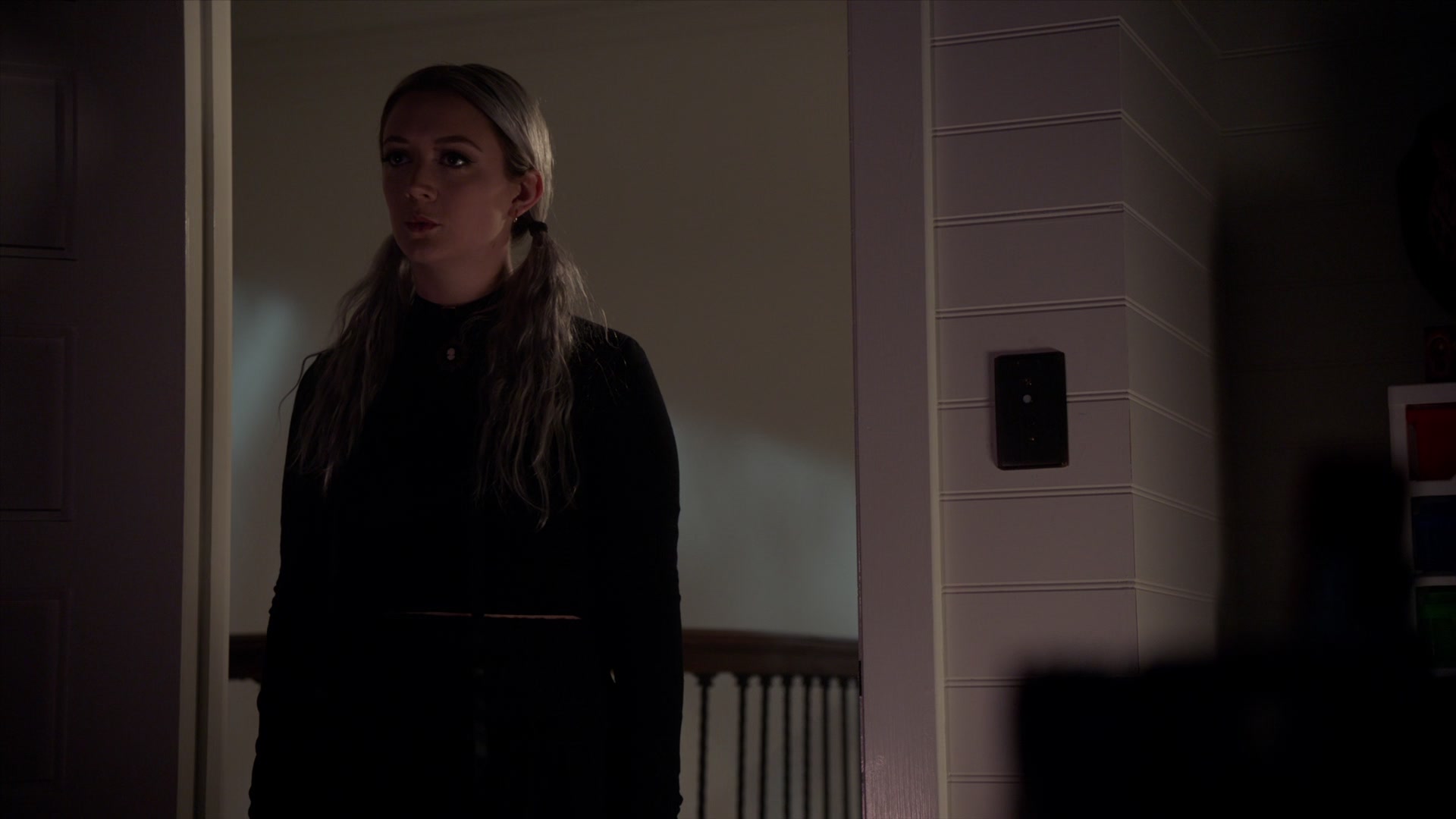 American_Horror_Story_S07_E02_Don_t_BeAfraid_of_the_Dark_1080p_BluRay_004790.jpg