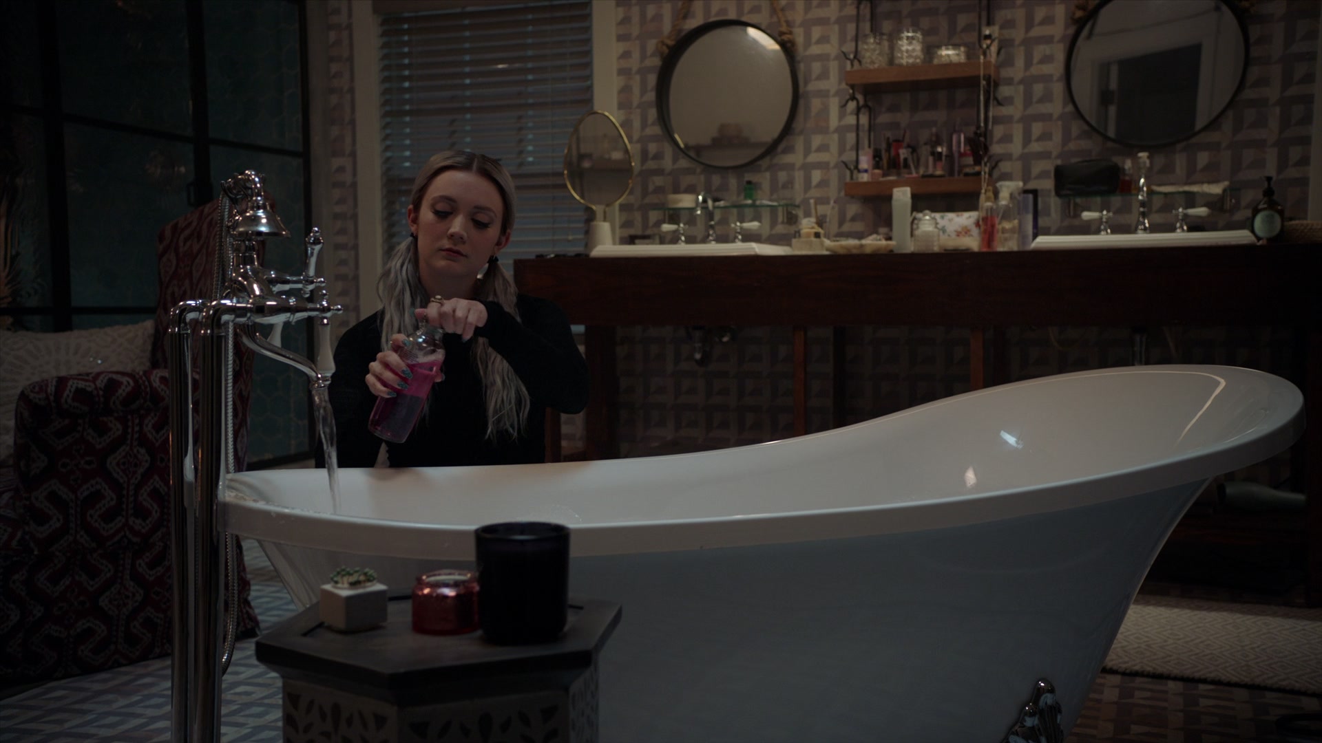 American_Horror_Story_S07_E02_Don_t_BeAfraid_of_the_Dark_1080p_BluRay_004974.jpg
