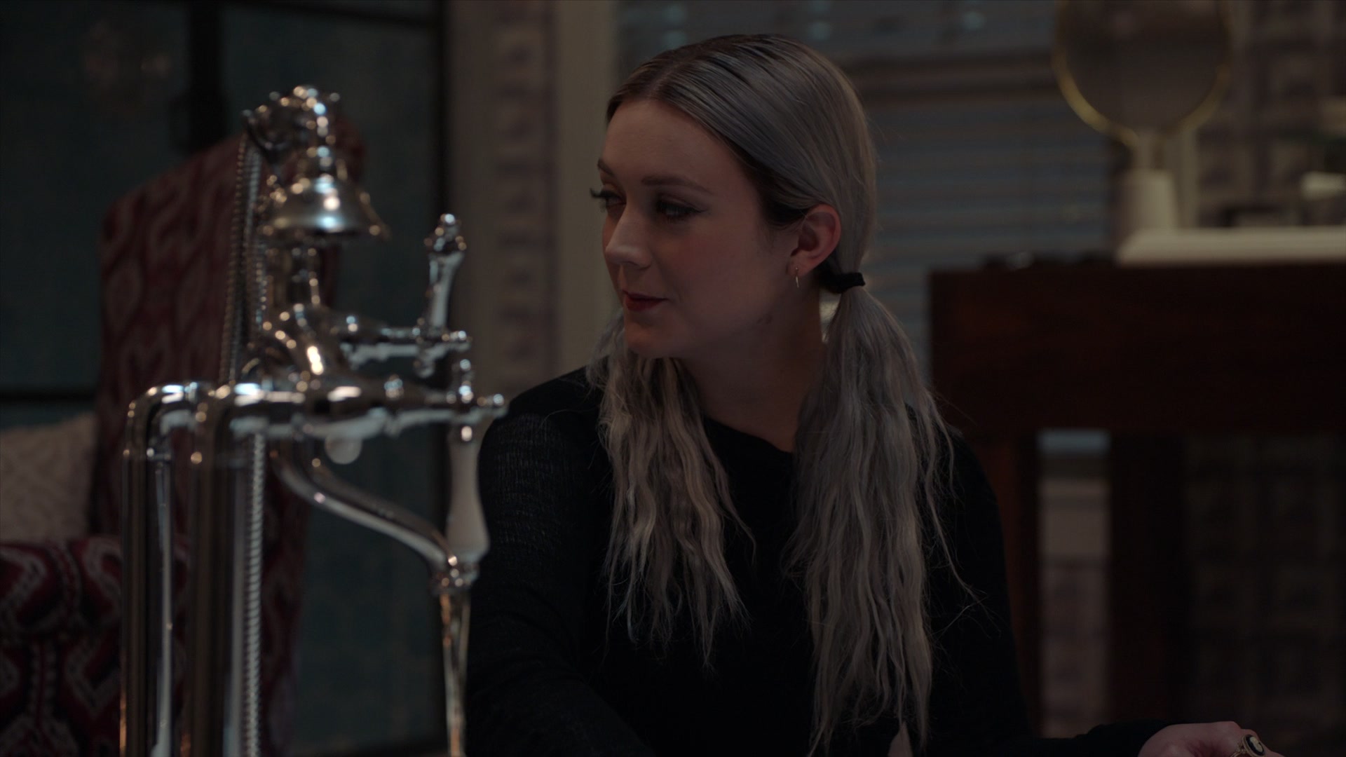 American_Horror_Story_S07_E02_Don_t_BeAfraid_of_the_Dark_1080p_BluRay_005006.jpg