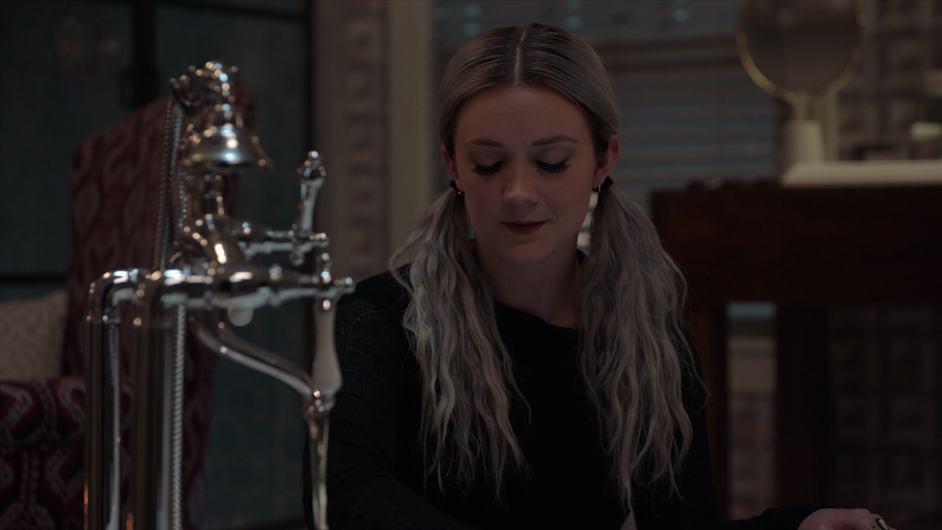American_Horror_Story_S07_E02_Don_t_BeAfraid_of_the_Dark_1080p_BluRay_005011.jpg