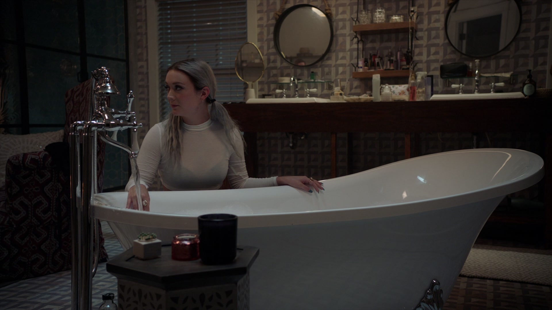 American_Horror_Story_S07_E02_Don_t_BeAfraid_of_the_Dark_1080p_BluRay_005053.jpg