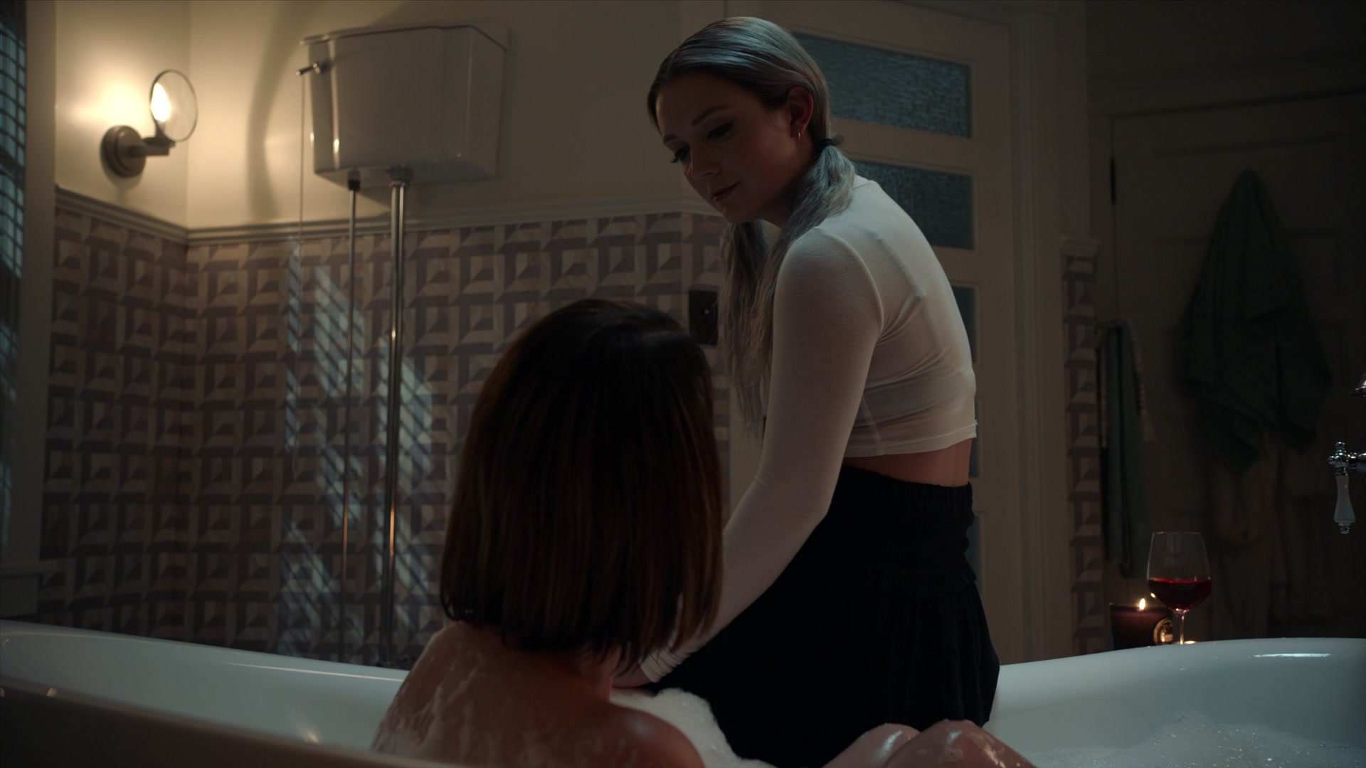 American_Horror_Story_S07_E02_Don_t_BeAfraid_of_the_Dark_1080p_BluRay_005181.jpg