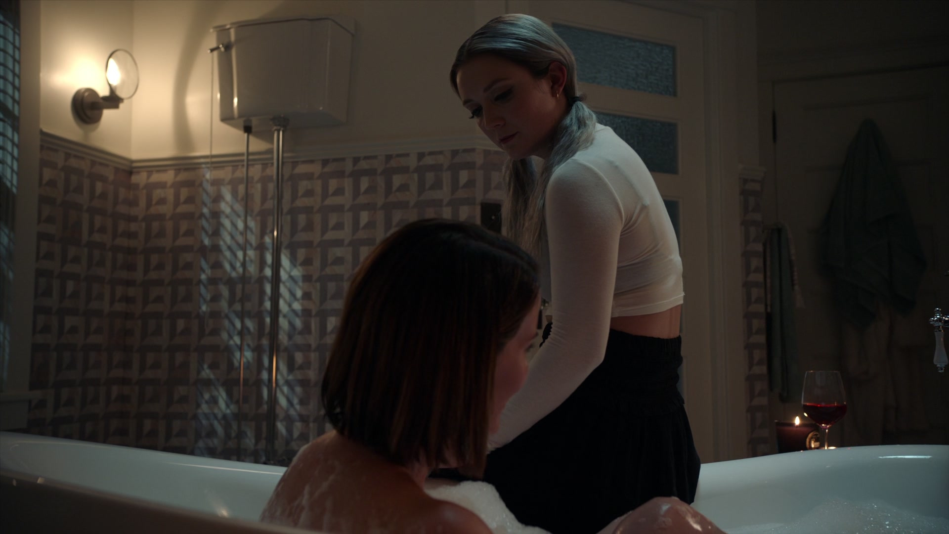 American_Horror_Story_S07_E02_Don_t_BeAfraid_of_the_Dark_1080p_BluRay_005187.jpg