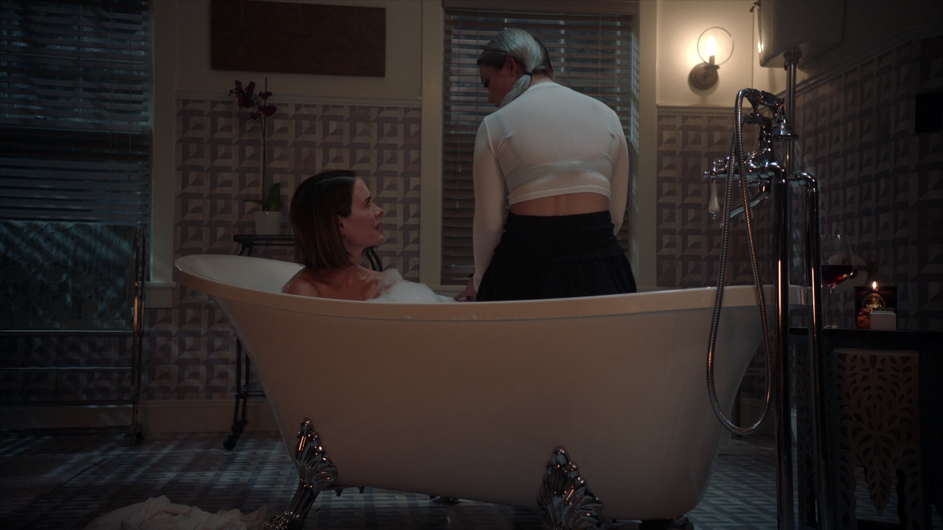 American_Horror_Story_S07_E02_Don_t_BeAfraid_of_the_Dark_1080p_BluRay_005191.jpg