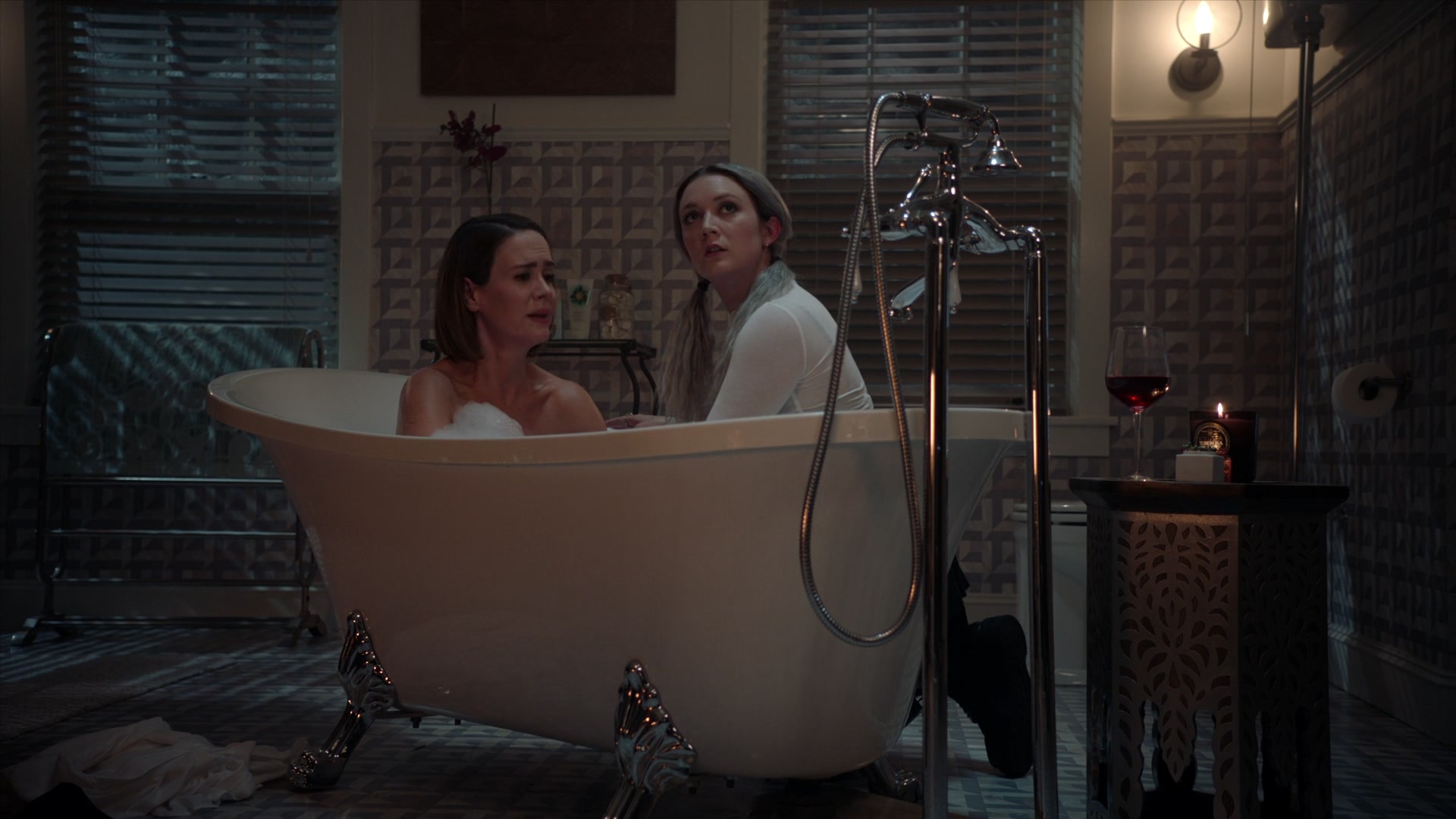American_Horror_Story_S07_E02_Don_t_BeAfraid_of_the_Dark_1080p_BluRay_005341.jpg