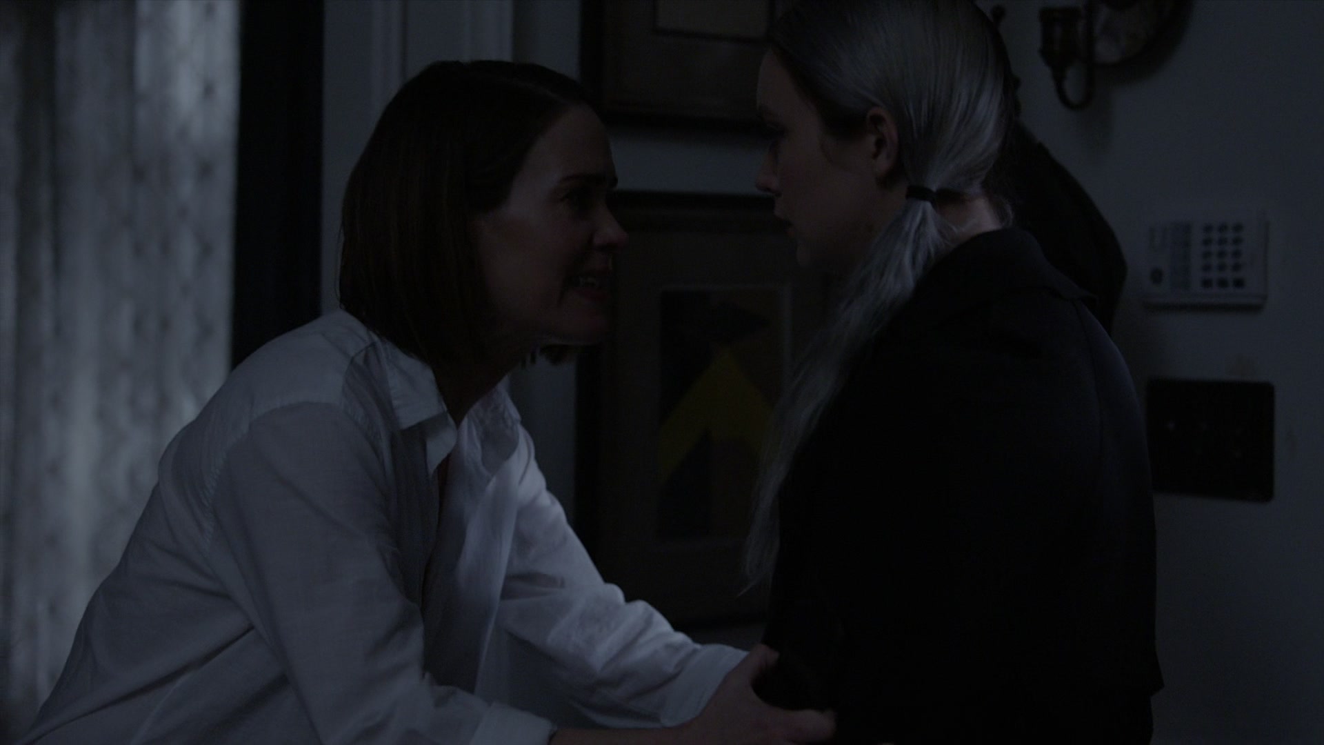 American_Horror_Story_S07_E02_Don_t_BeAfraid_of_the_Dark_1080p_BluRay_005583.jpg