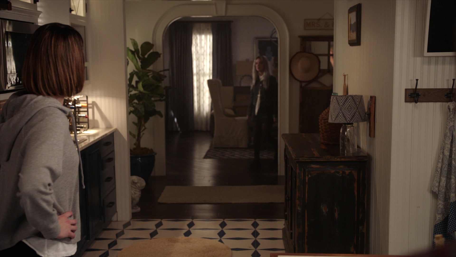 American_Horror_Story_S07E03_Neighbors_from_Hell_1080p_BluRay_002184.jpg