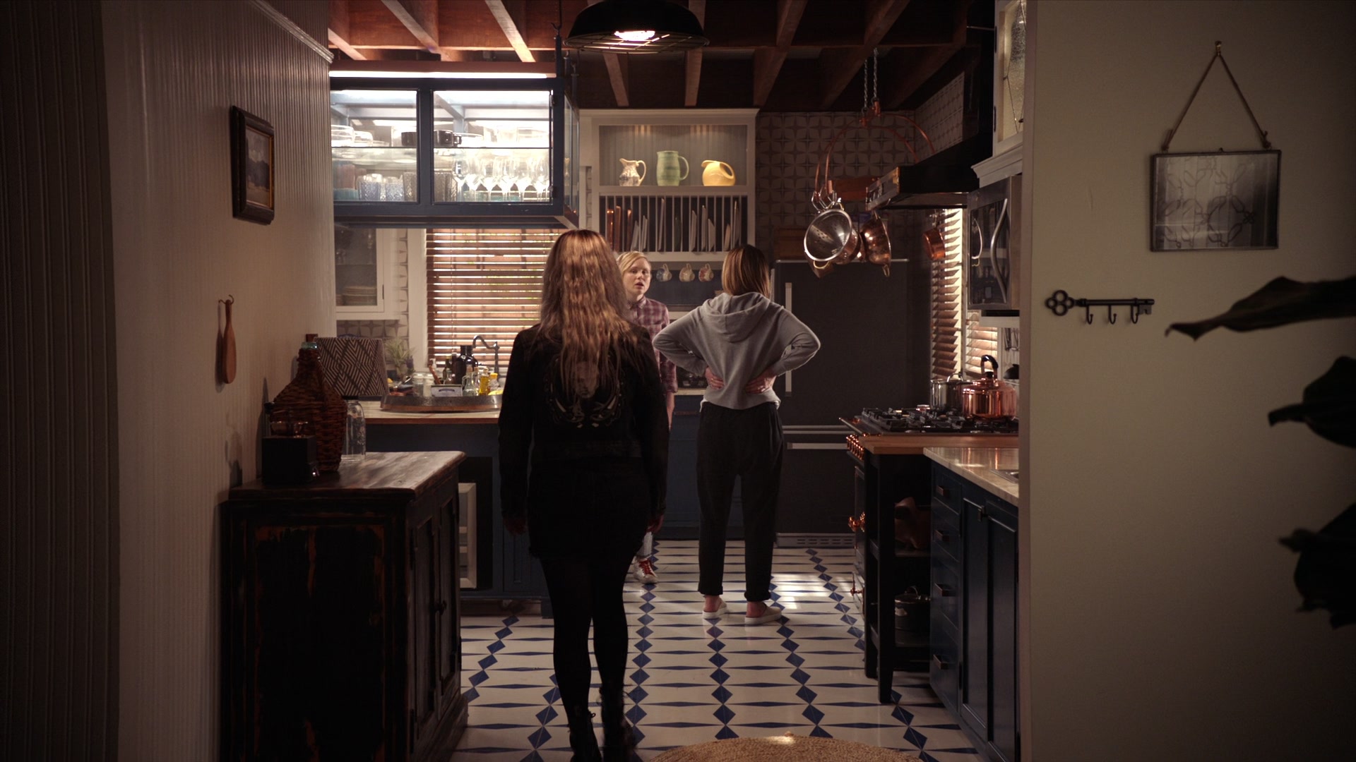 American_Horror_Story_S07E03_Neighbors_from_Hell_1080p_BluRay_002198.jpg