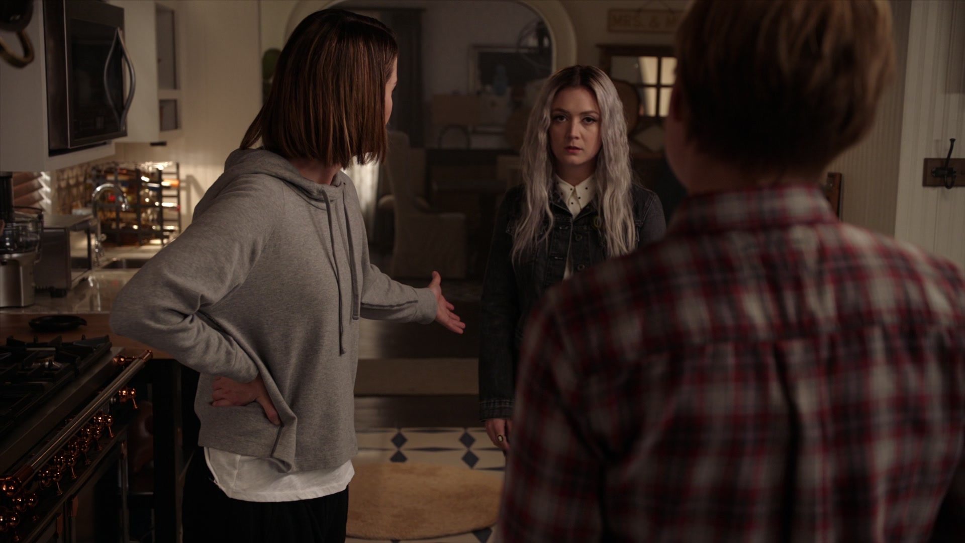American_Horror_Story_S07E03_Neighbors_from_Hell_1080p_BluRay_002207.jpg American_Horror_Story_S07E03_Neighbors_from_Hell_1080p_BluRay_002207.jpg