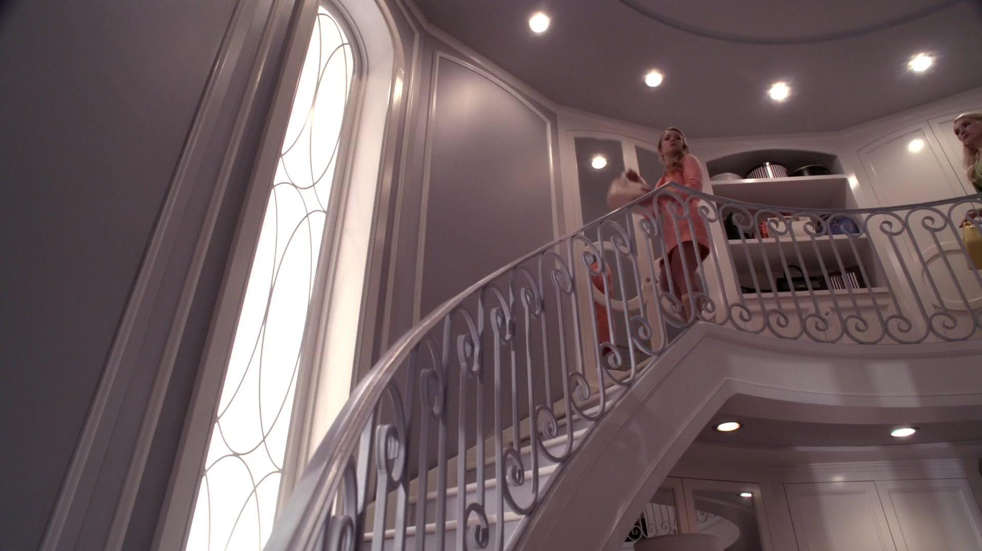 Scream_Queens_2015_S01E01E02_Pilot-Hell_Week_00453.jpg