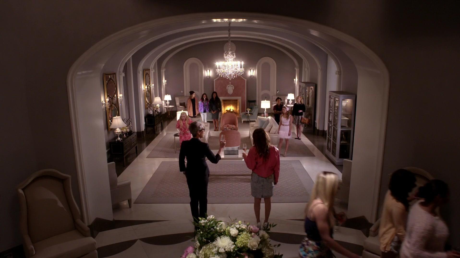 Scream_Queens_2015_S01E01E02_Pilot-Hell_Week_02447.jpg