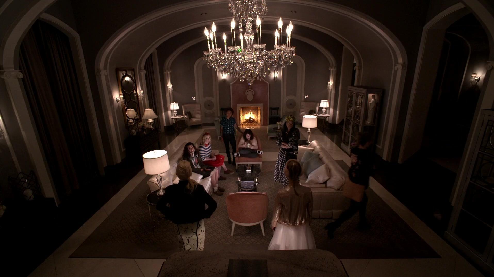 Scream_Queens_2015_S01E01E02_Pilot-Hell_Week_06102.jpg