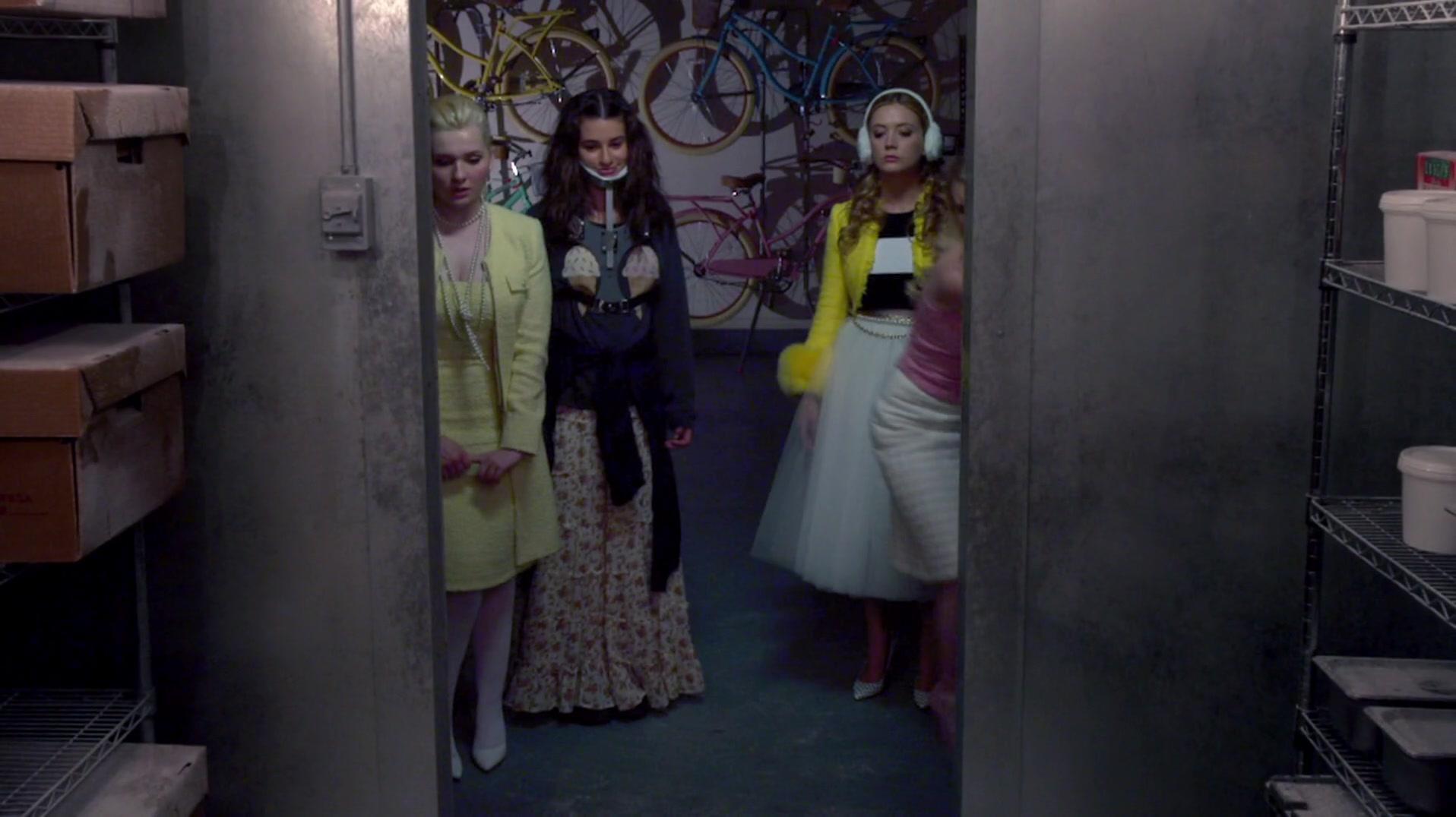 Scream_Queens_2015_S01E01E02_Pilot-Hell_Week_07530.jpg