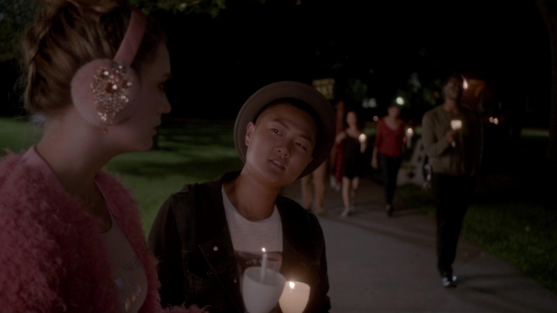 Scream_Queens_2015_S01E03_Chainsaw_1174.jpg Scream_Queens_2015_S01E03_Chainsaw_1174.jpg