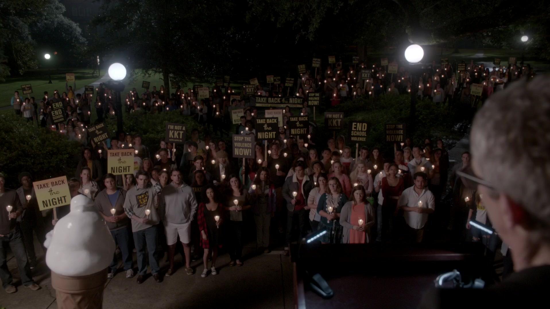 Scream_Queens_2015_S01E03_Chainsaw_1547.jpg Scream_Queens_2015_S01E03_Chainsaw_1547.jpg
