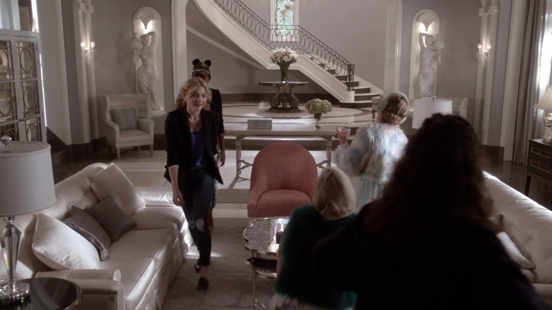 Scream_Queens_2015_S01E03_Chainsaw_3534.jpg