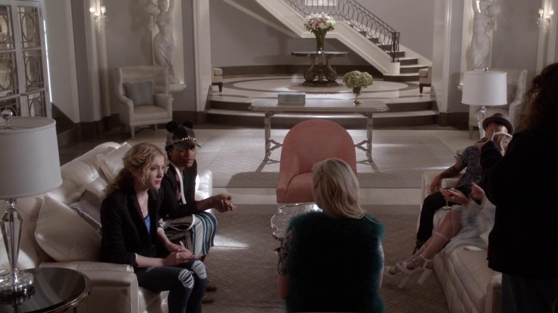 Scream_Queens_2015_S01E03_Chainsaw_3542.jpg