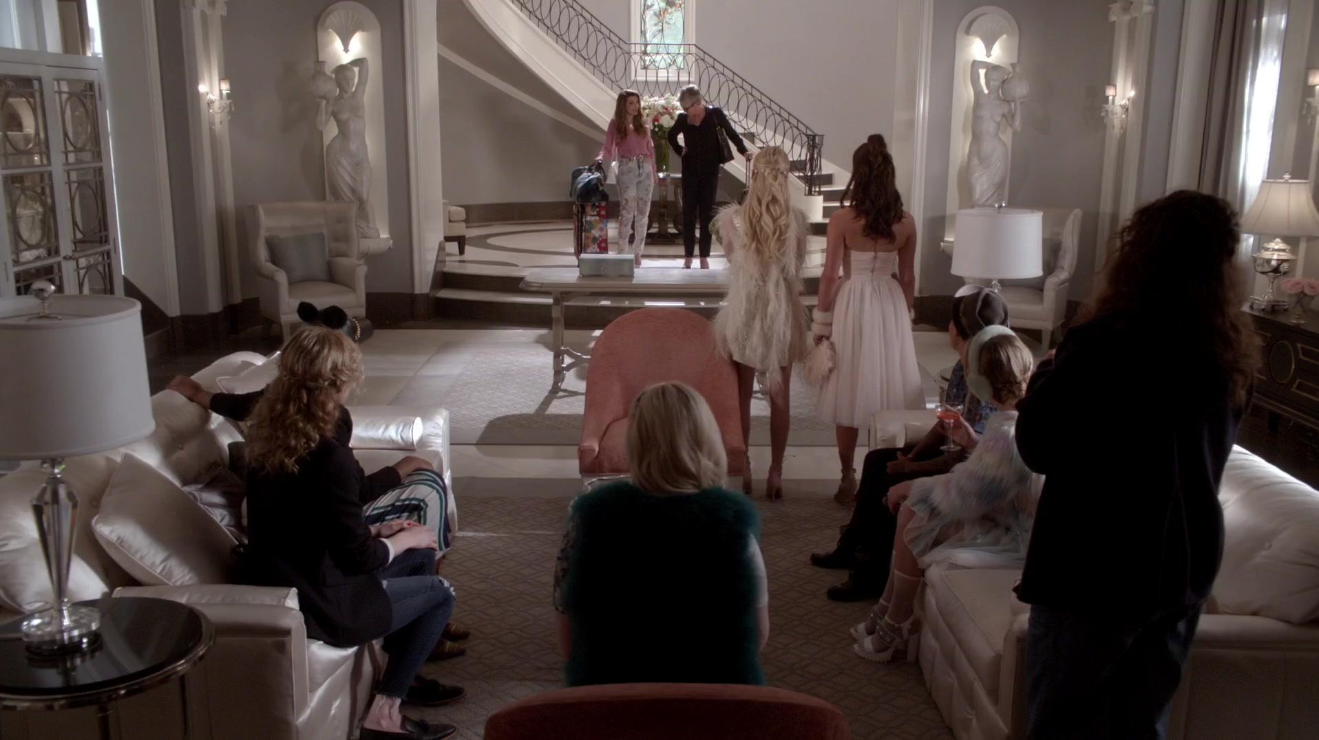 Scream_Queens_2015_S01E03_Chainsaw_3798.jpg