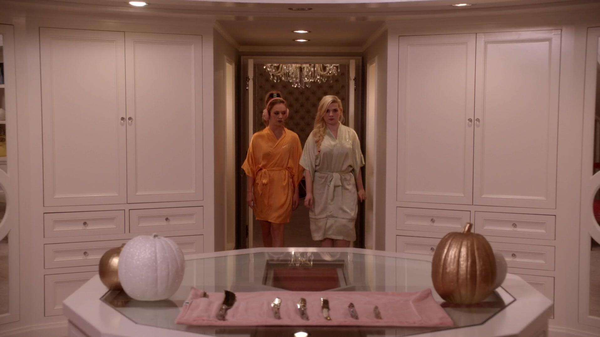 Scream_Queens_2015_S01E04_Haunted_House_2187.jpg Scream_Queens_2015_S01E04_Haunted_House_2187.jpg
