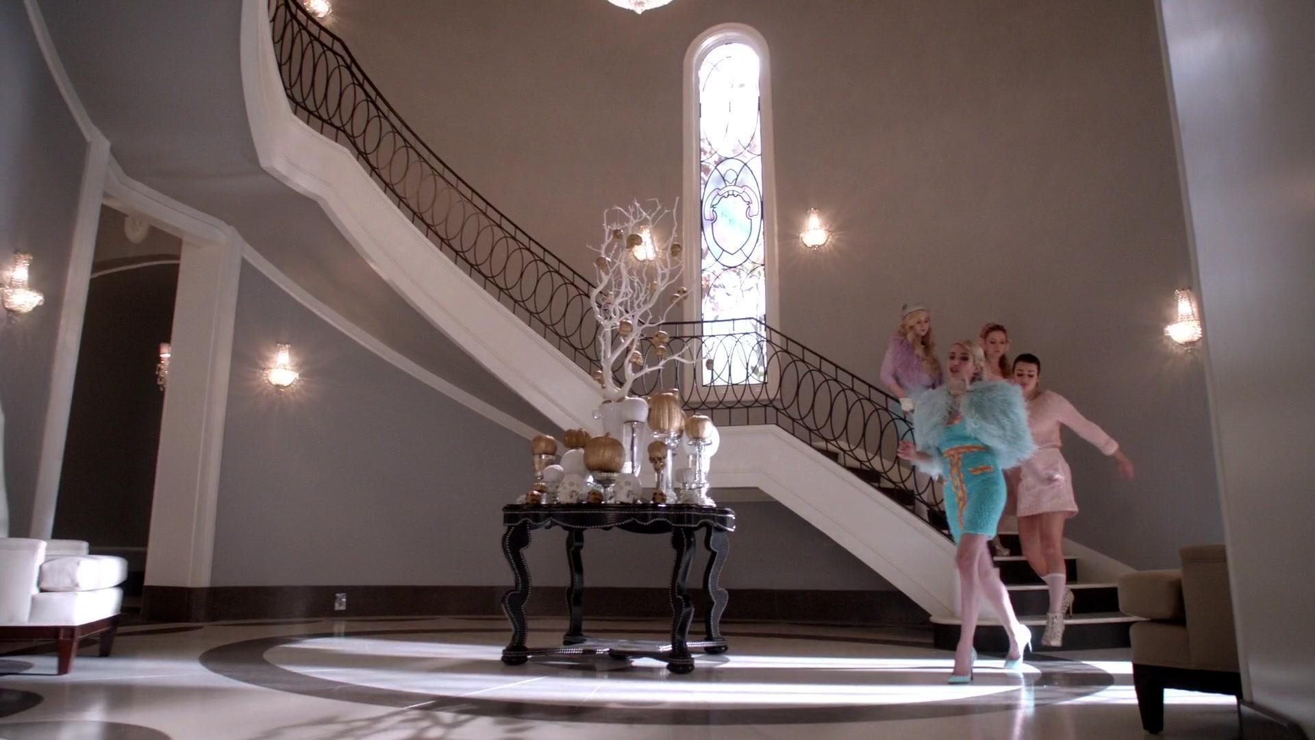 Scream_Queens_2015_S01E05_Pumpkin_Patch_1080p_0104.jpg