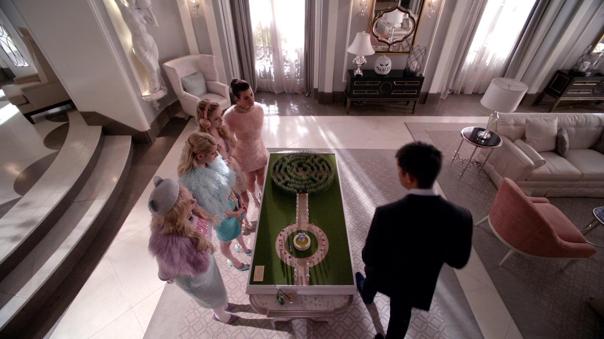 Scream_Queens_2015_S01E05_Pumpkin_Patch_1080p_0125.jpg