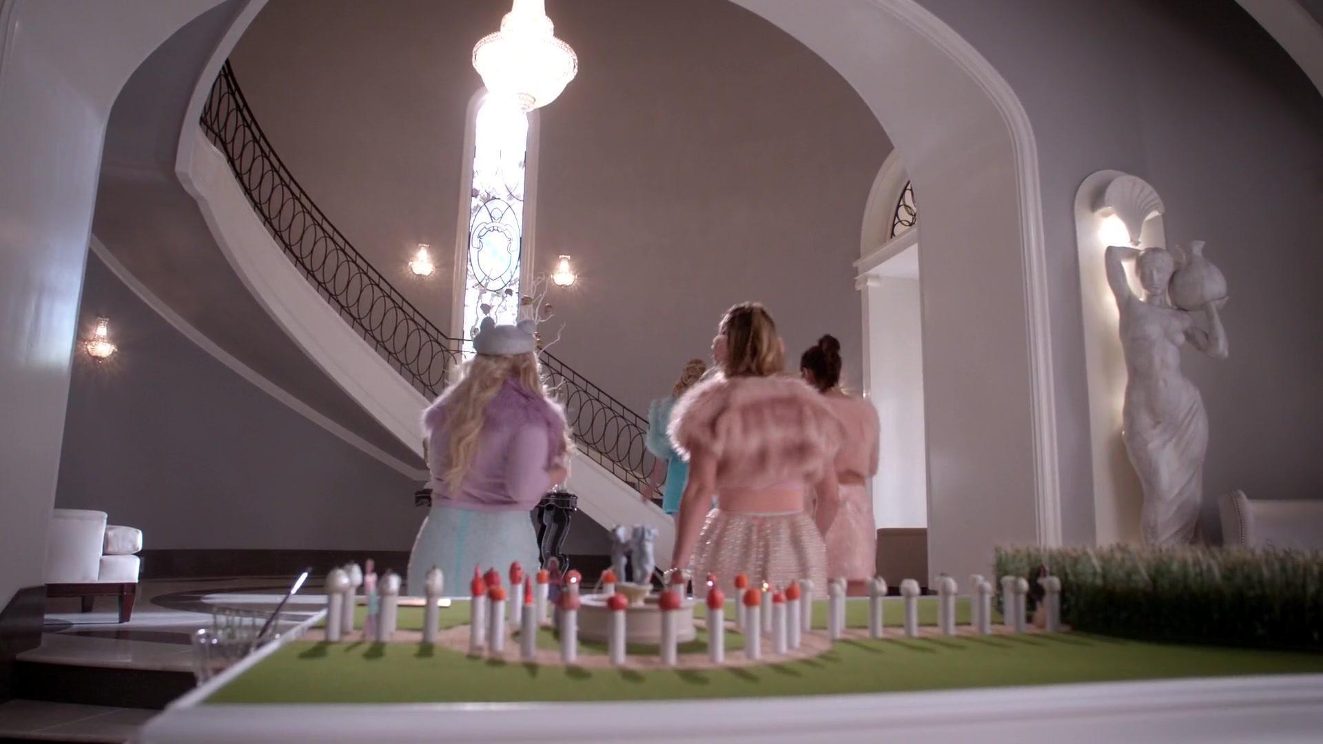 Scream_Queens_2015_S01E05_Pumpkin_Patch_1080p_0386.jpg