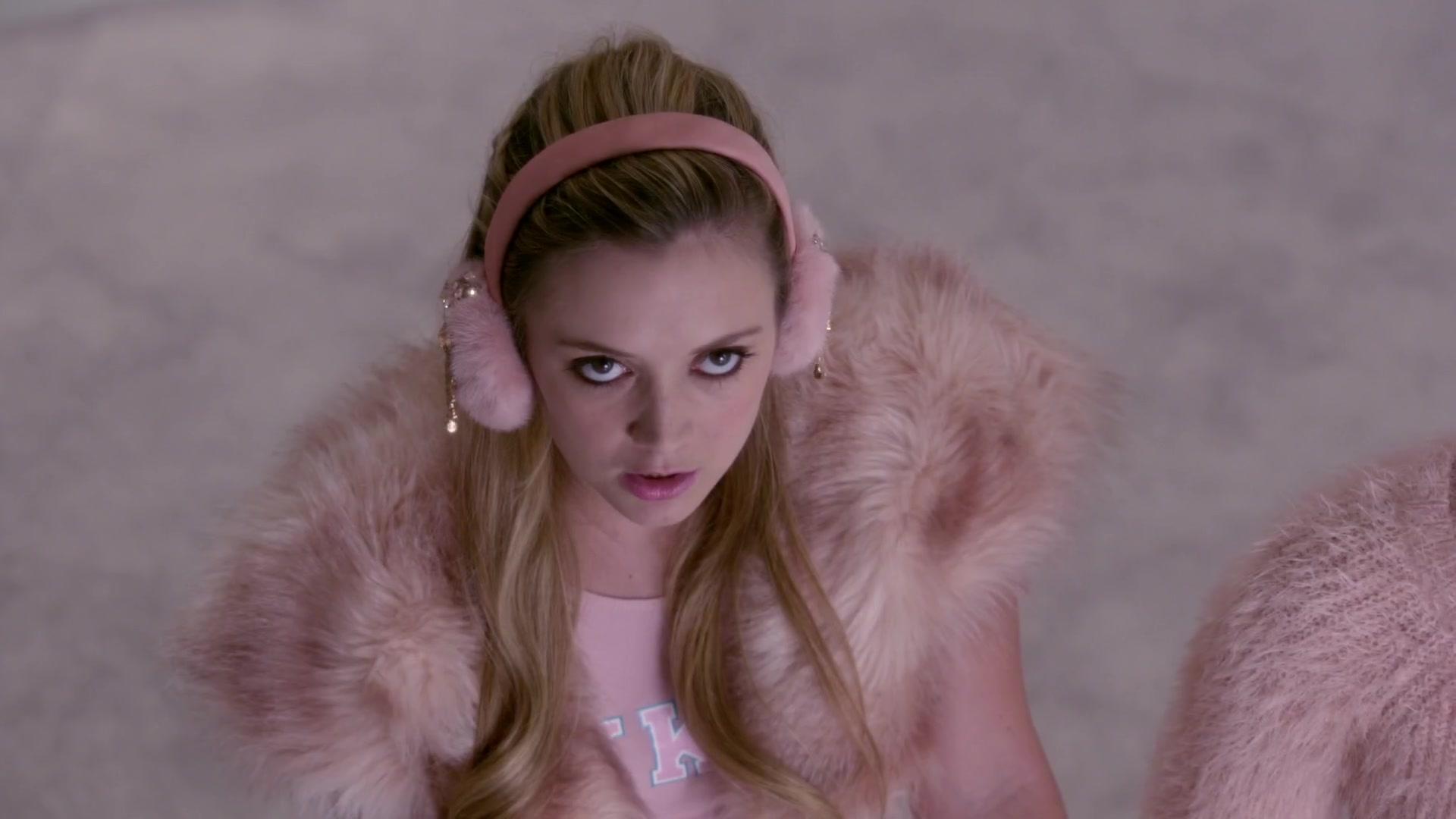 Scream_Queens_2015_S01E05_Pumpkin_Patch_1080p_0480.jpg